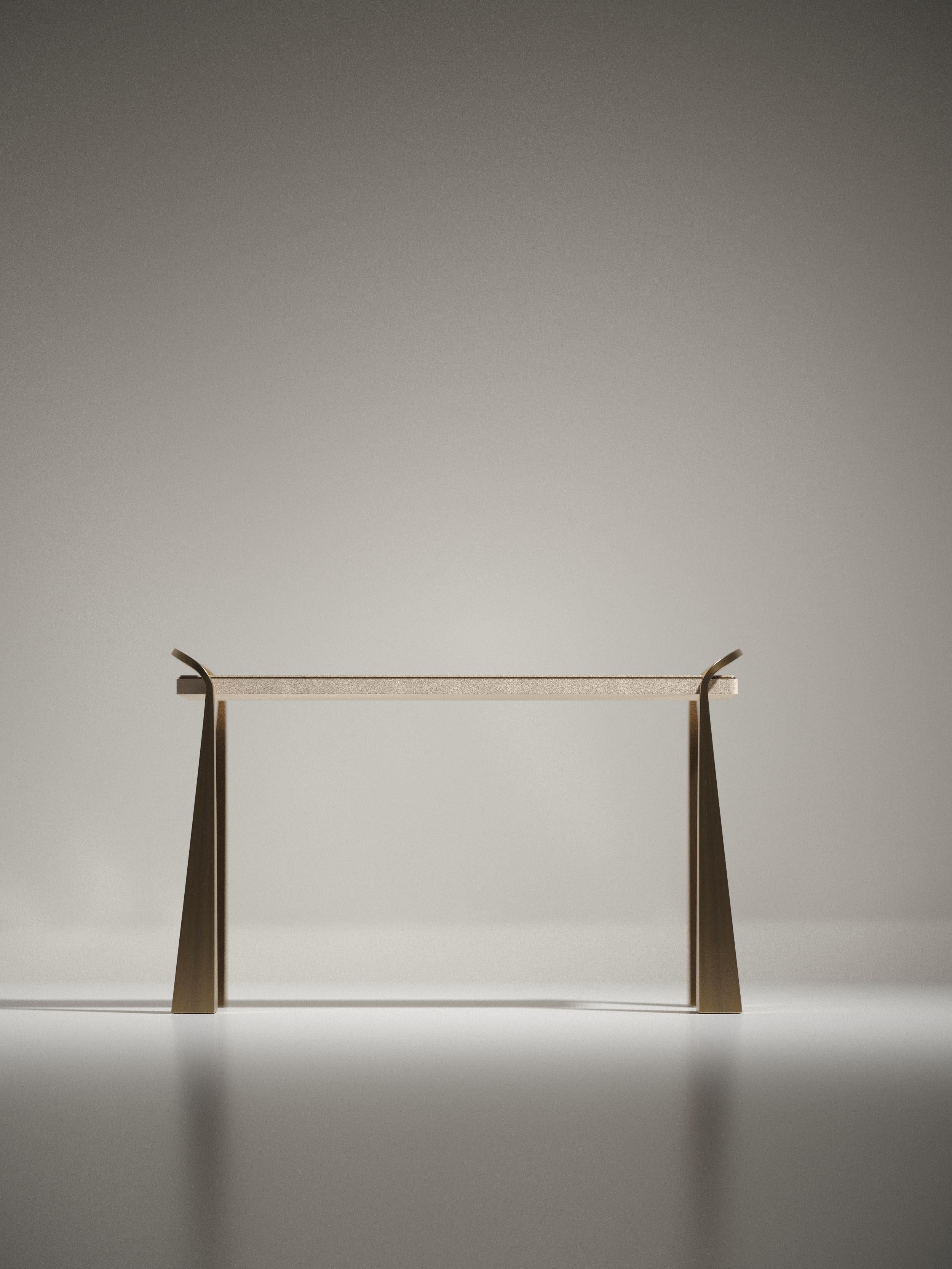 Table console incrustée de galuchat avec pieds sculpturaux en laiton de R&Y Augousti Neuf - En vente à New York, NY