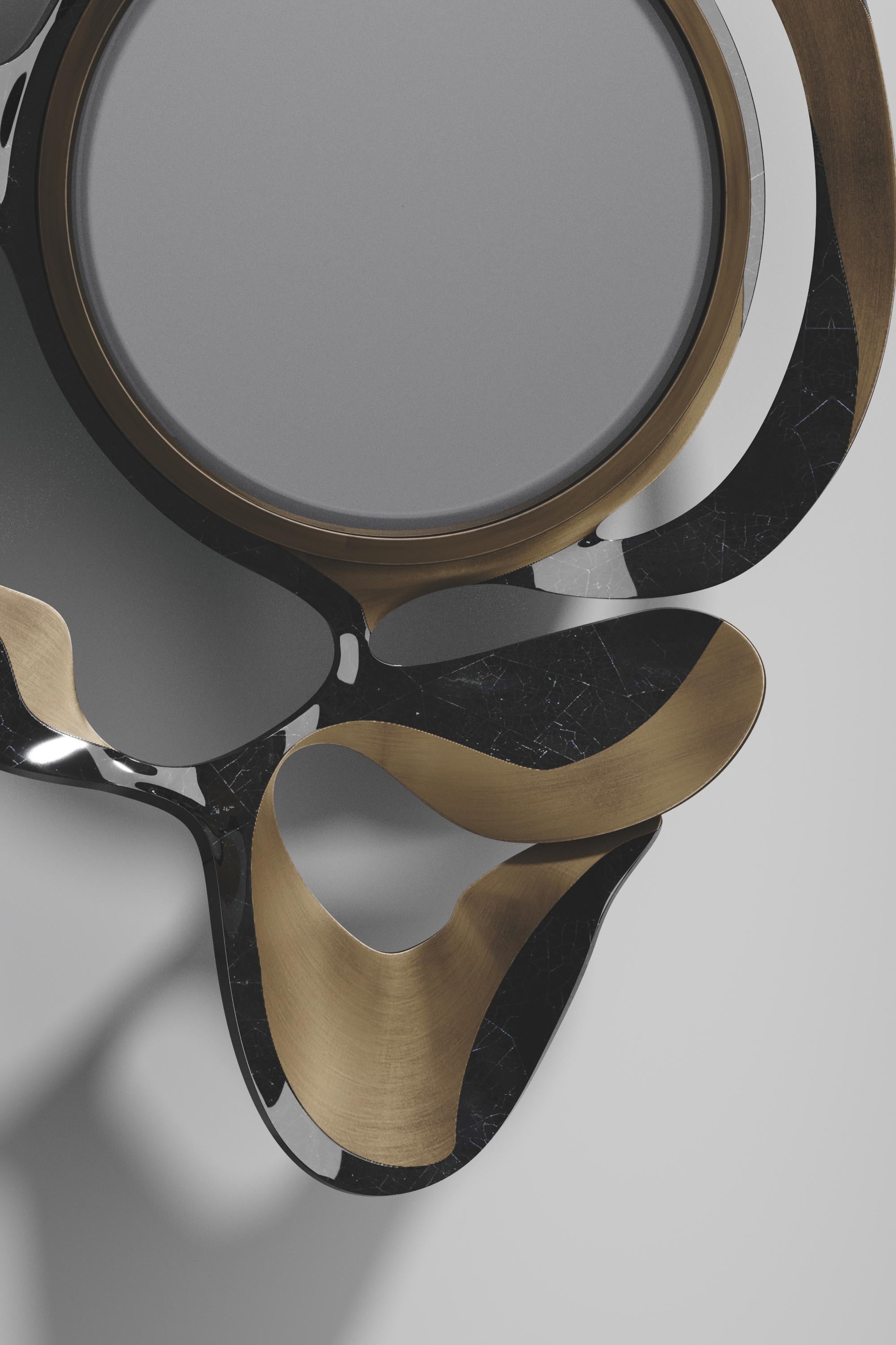 Miroir en marqueterie de galuchat avec détails en laiton patiné par Kifu Paris en vente 2