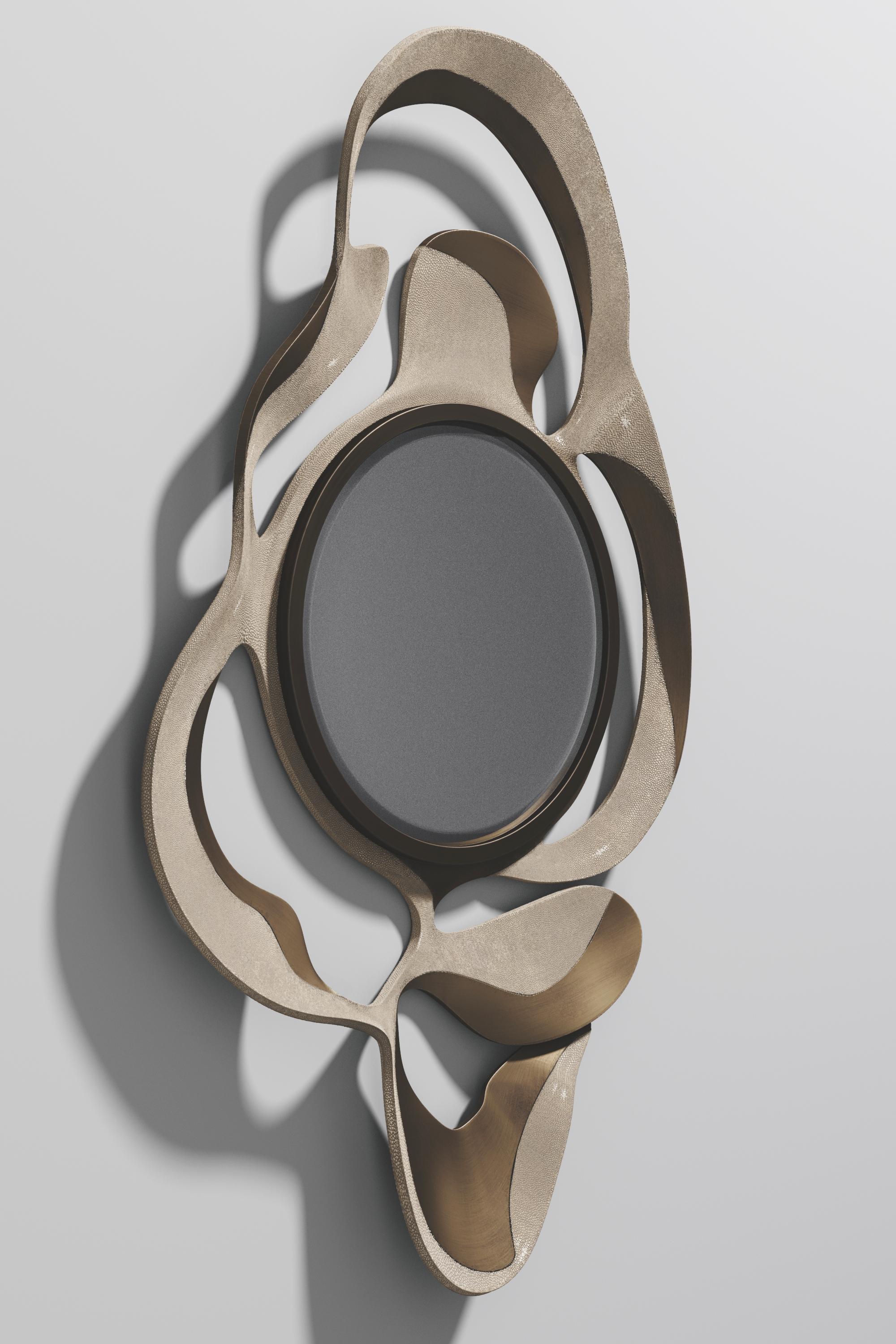 The Leaf Mirror by Kifu Paris is a dramatic and organic piece. The cream shagreen and bronze-patina bass inlay mixture creates a striking appearance as it emulates a whimsical interpretation of intertwining branches. This piece is designed by Kifu