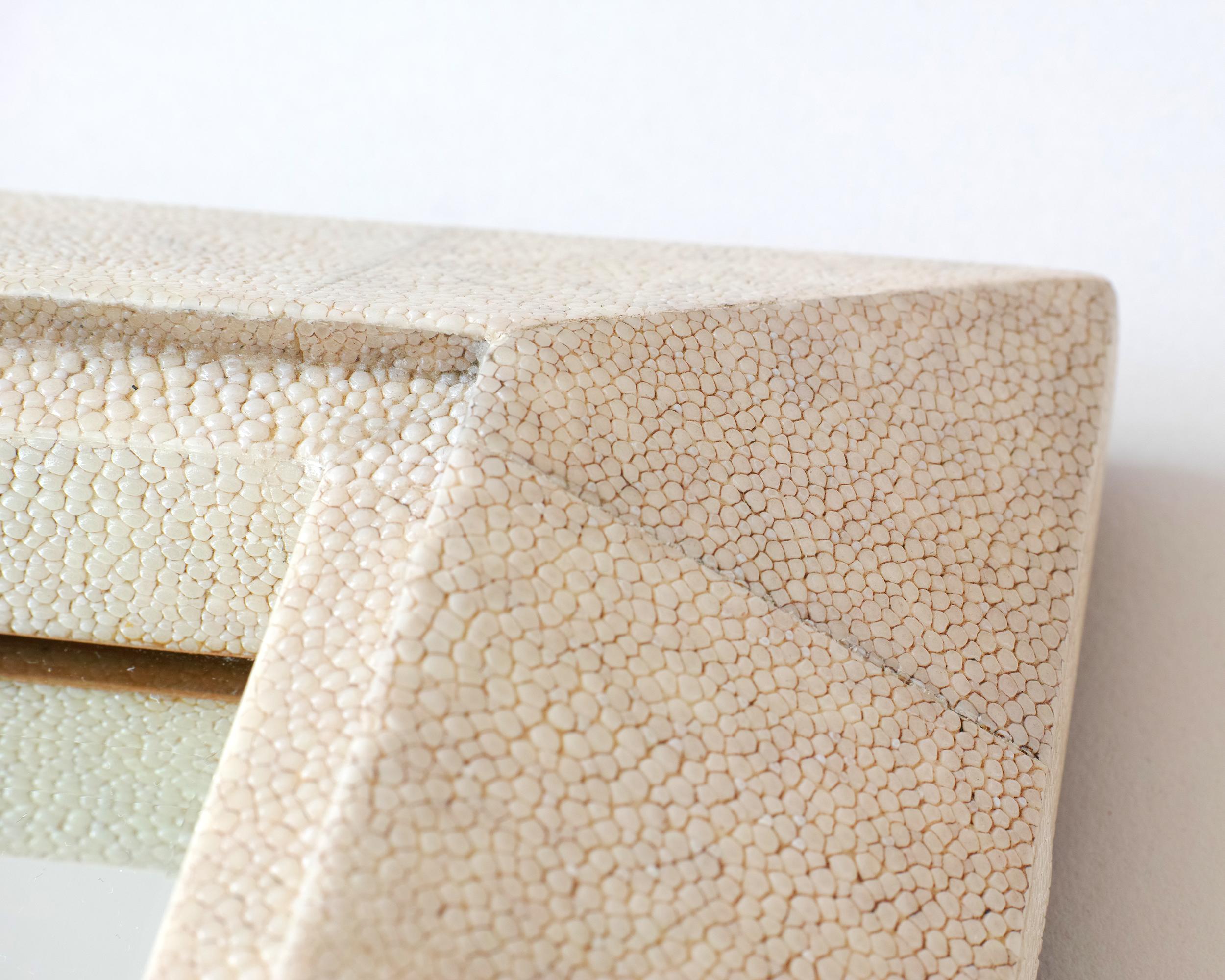 Espejo Shagreen de R & Y Augousti en venta 8