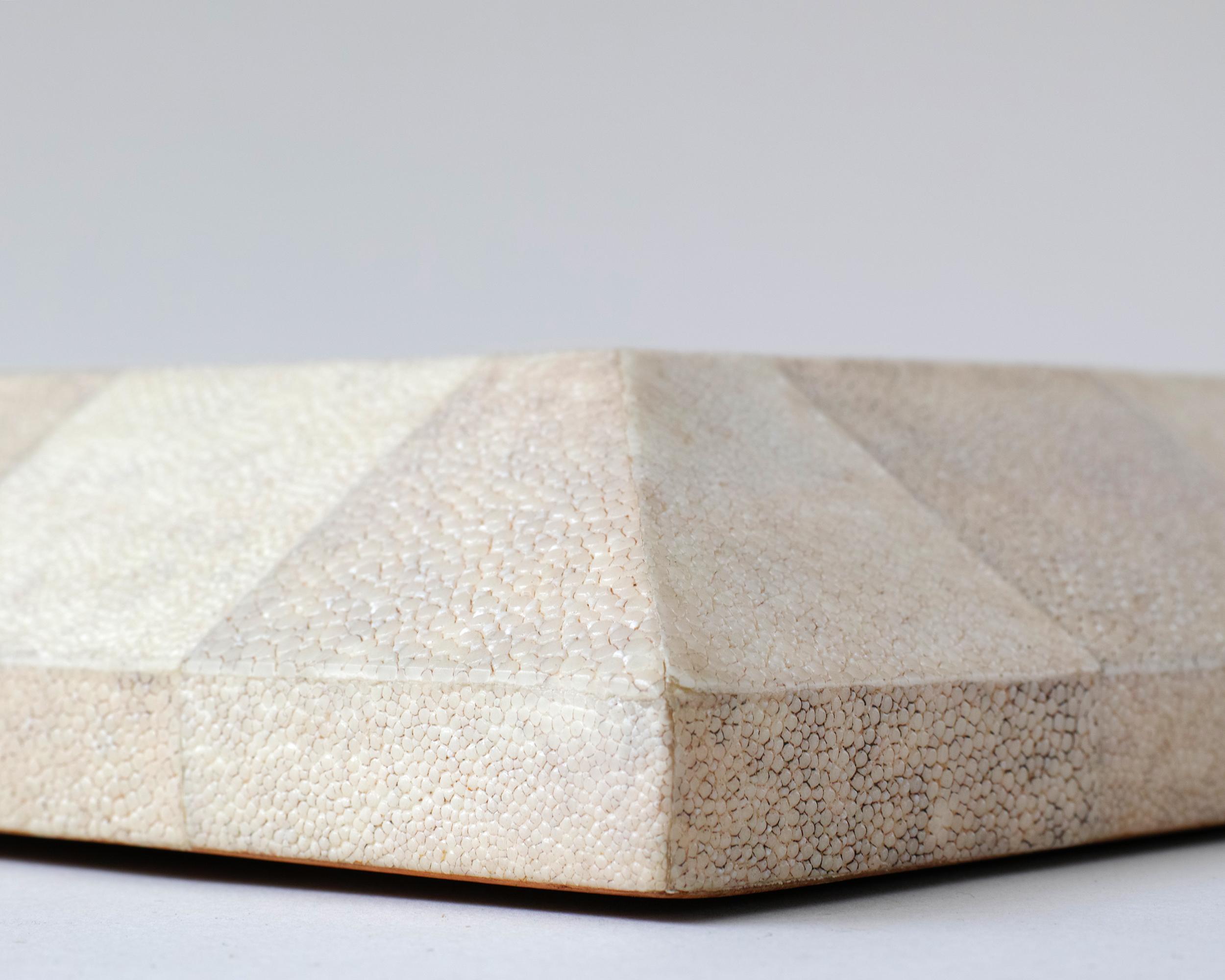 Espejo Shagreen de R & Y Augousti en venta 9