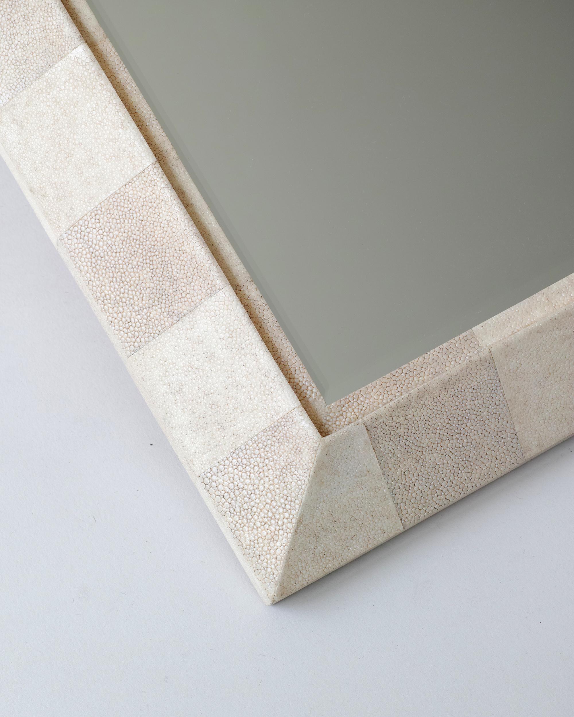 Espejo Shagreen de R & Y Augousti Siglo XXI y contemporáneo en venta