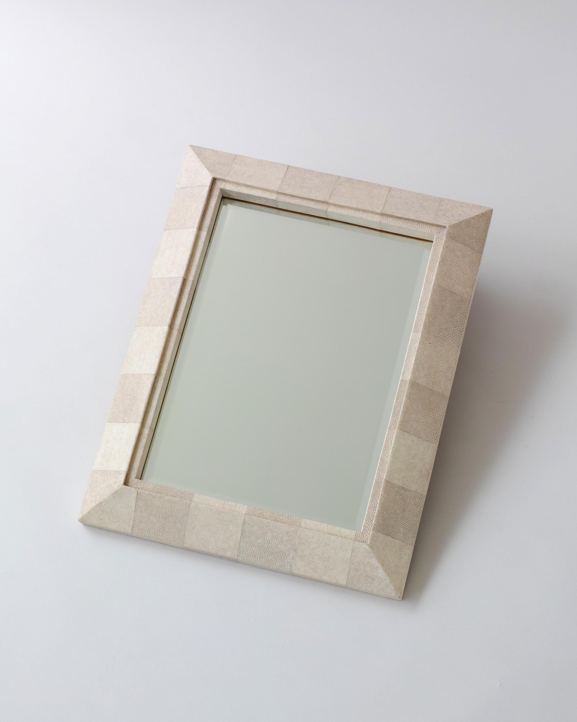 Espejo Shagreen de R & Y Augousti en venta 1