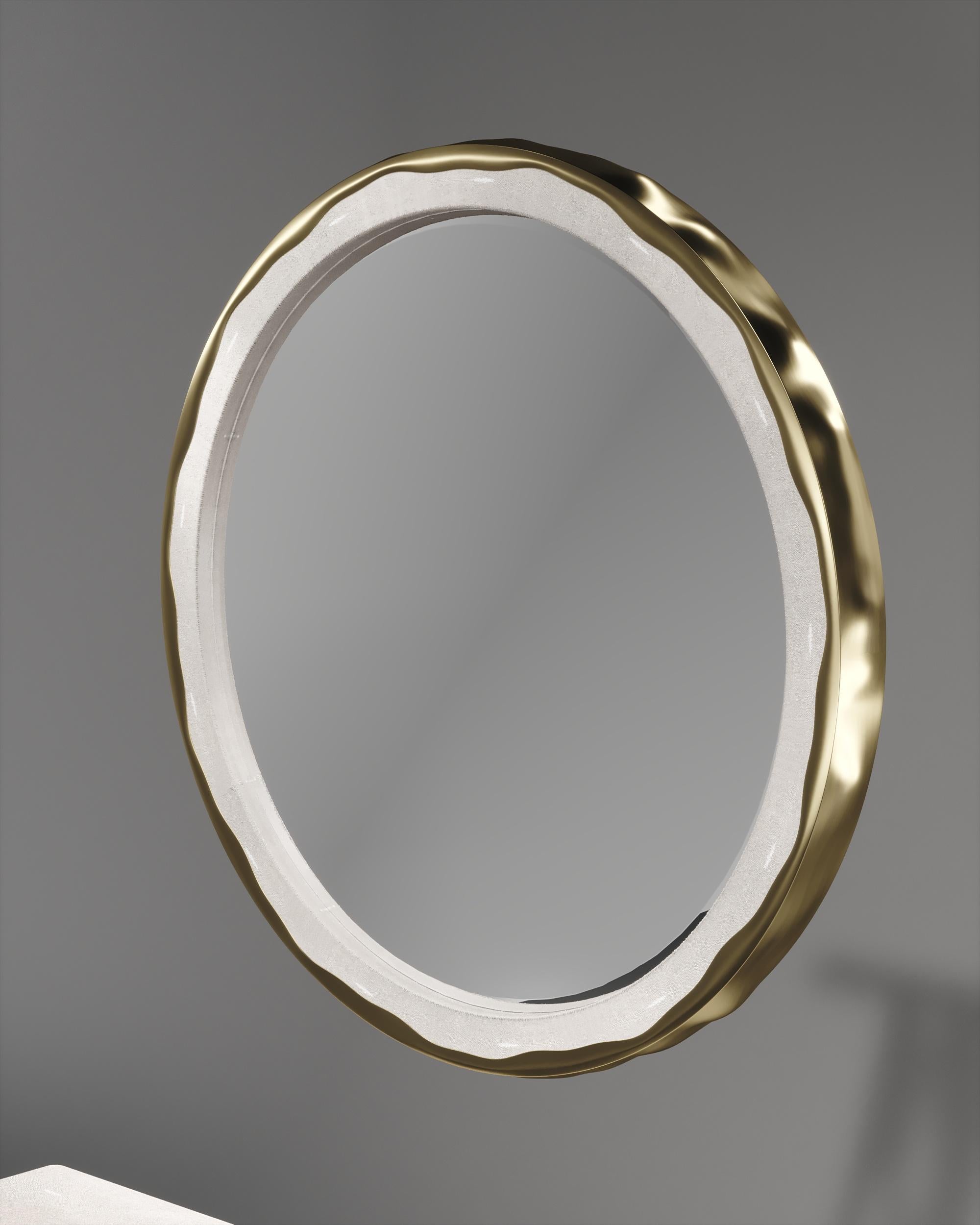 Spiegel aus Chagrin mit einem Rahmen aus Bronze-Patina-Messing von R&Y Augousti im Angebot 1