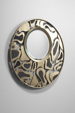 Miroir en galuchat avec détails en laiton patiné par Kifu Paris