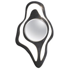 Miroir en galuchat avec coquillage et détails en laiton Patina par R&Y Augousti
