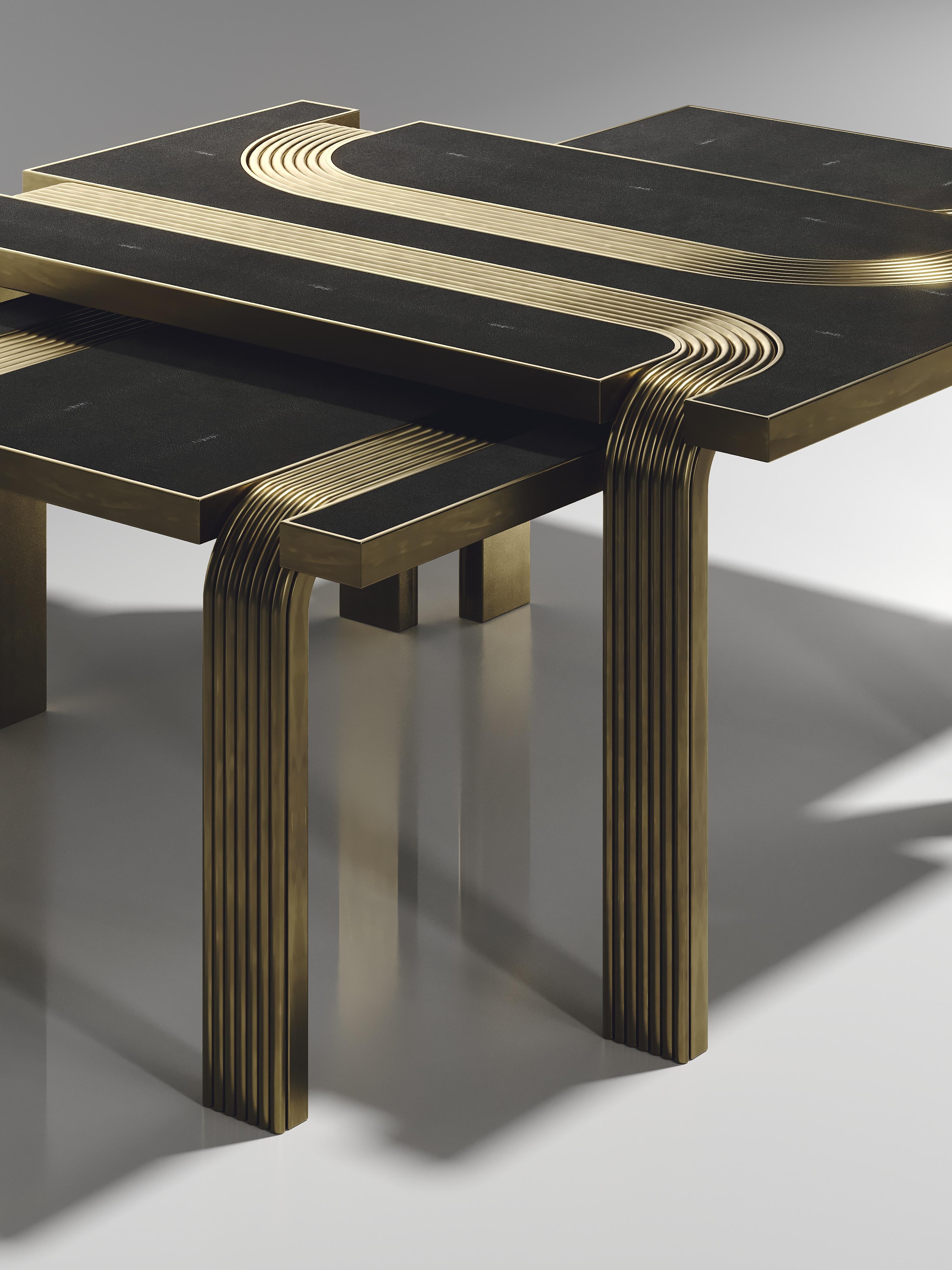Shagreen Nesting Coffee Tables with Bronze-Patina Brass Inlay by R&Y Augousti (Art déco) im Angebot