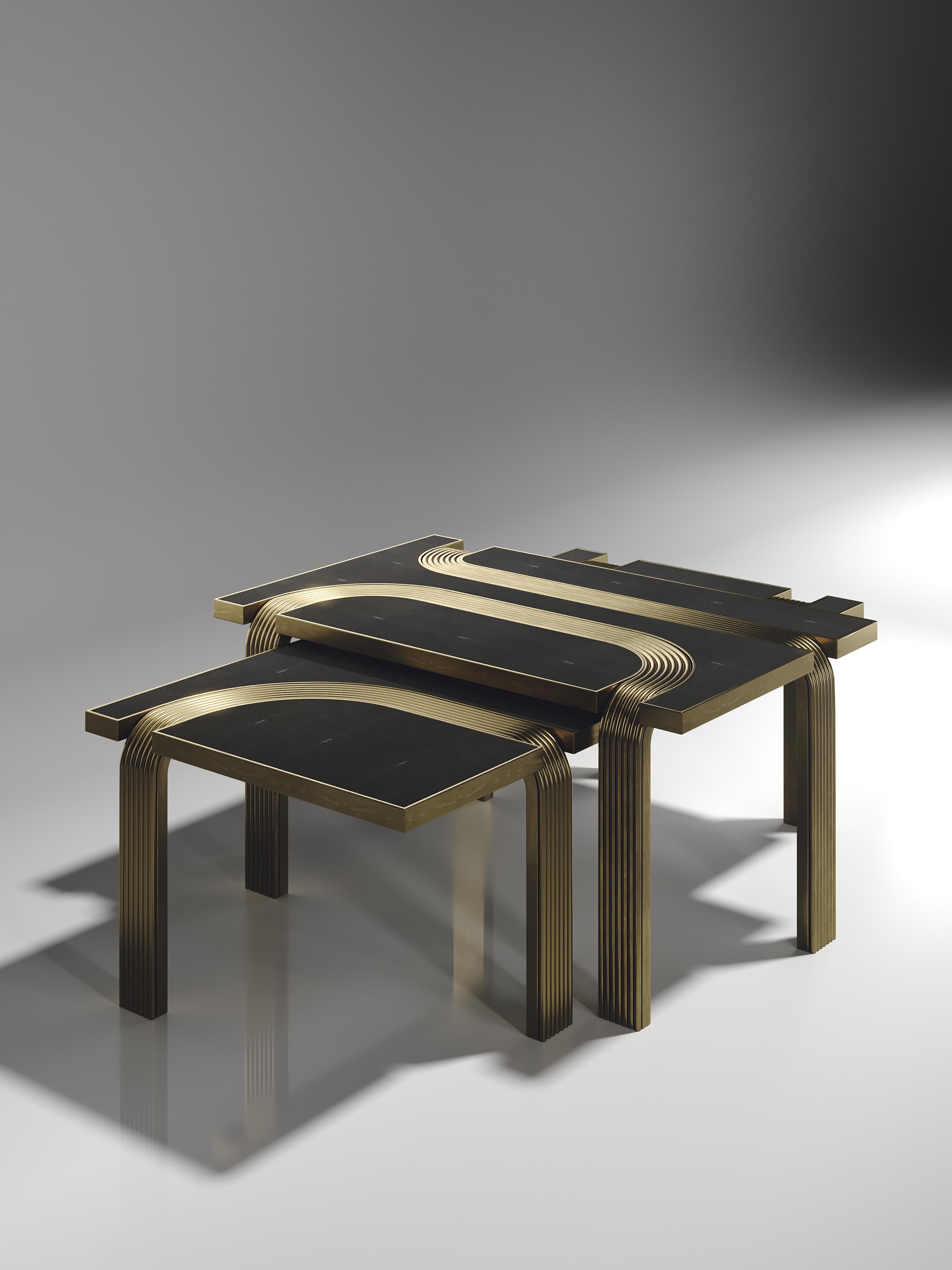 XXIe siècle et contemporain Shagreen Nesting Coffee Tables with Bronze-Patina Brass Inlay by R&Y Augousti en vente