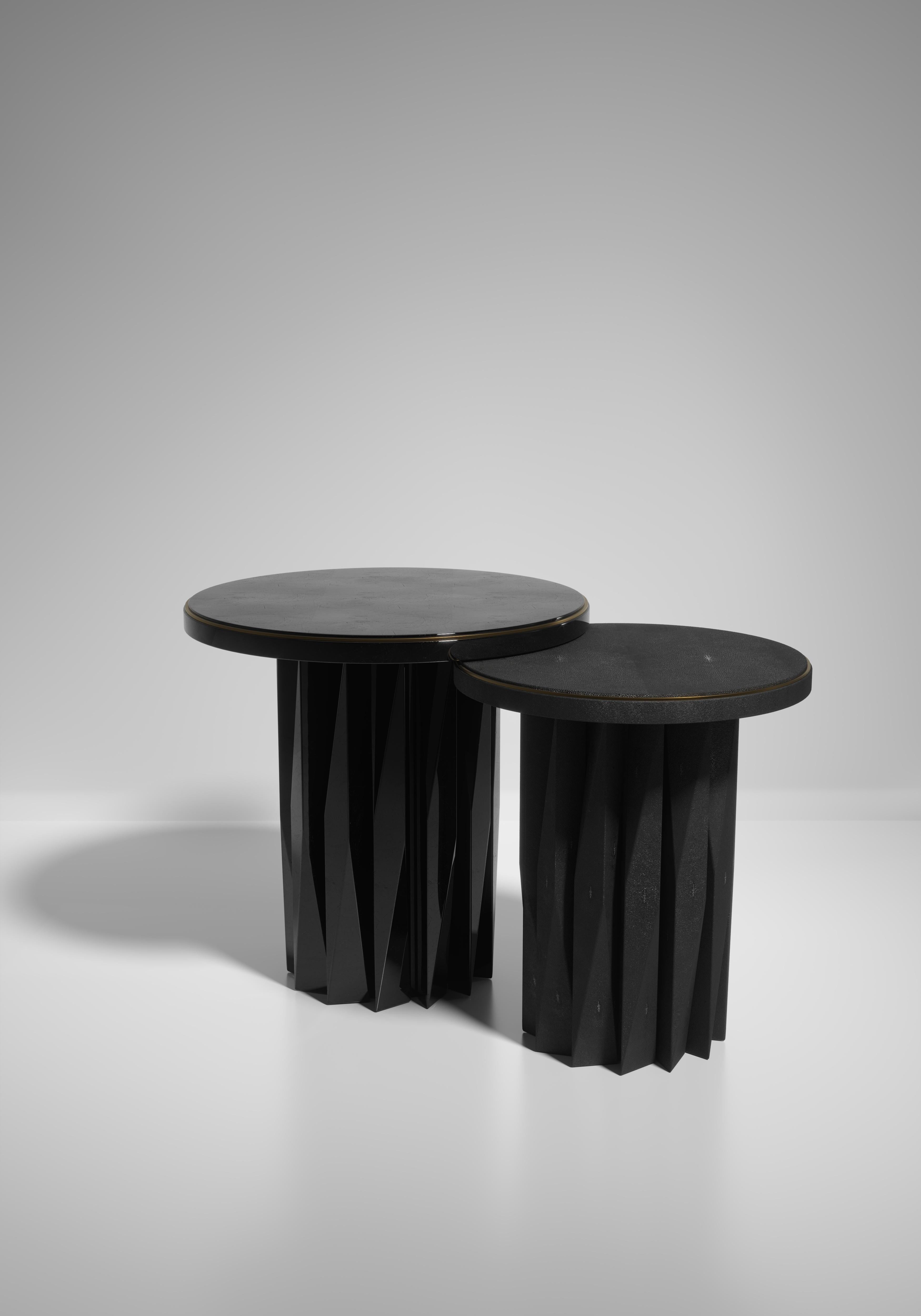 Beistelltische aus Chagrin mit geometrisch geriffelten Details von R&Y Augousti im Angebot 8