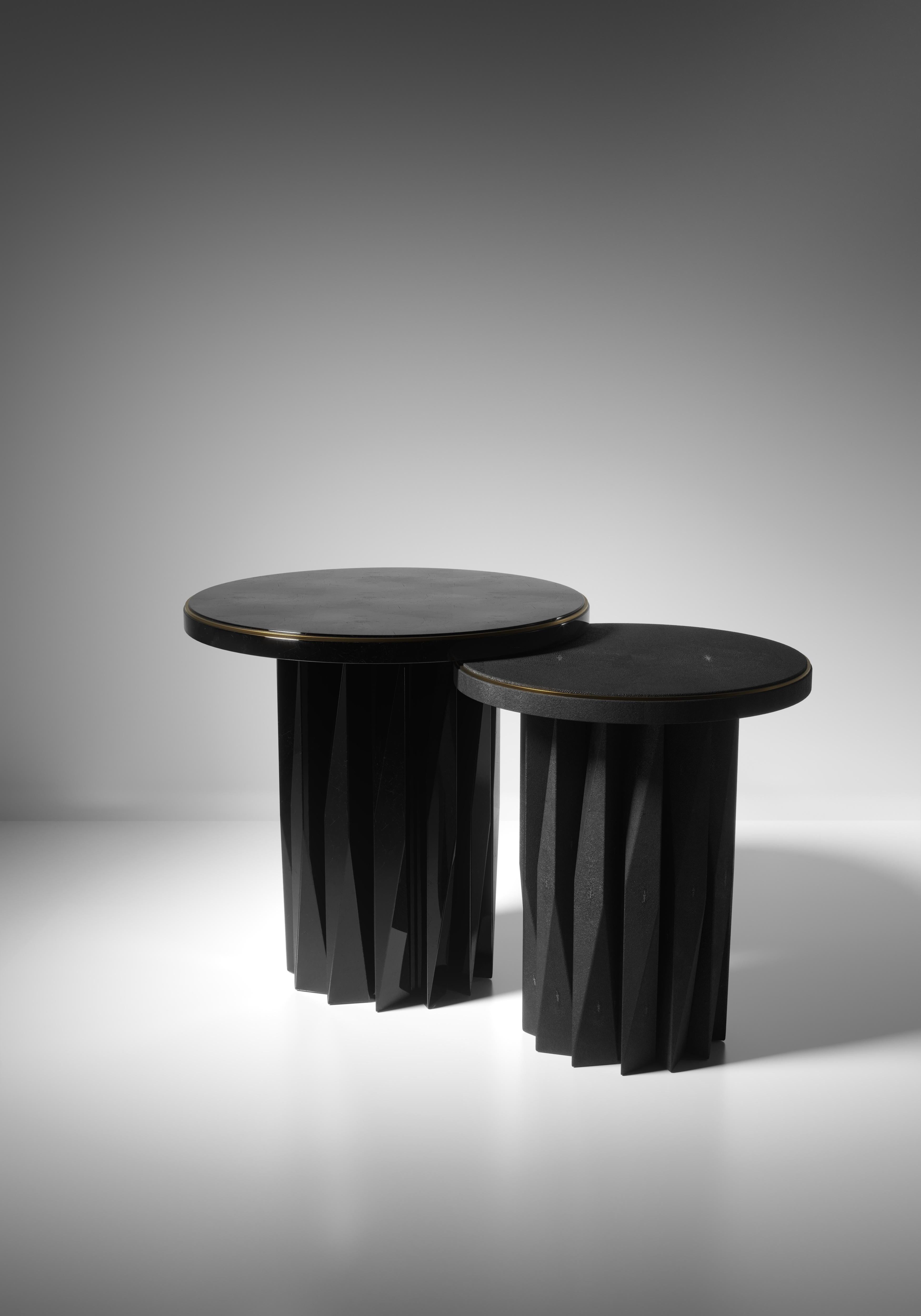 Beistelltische aus Chagrin mit geometrisch geriffelten Details von R&Y Augousti im Angebot 10