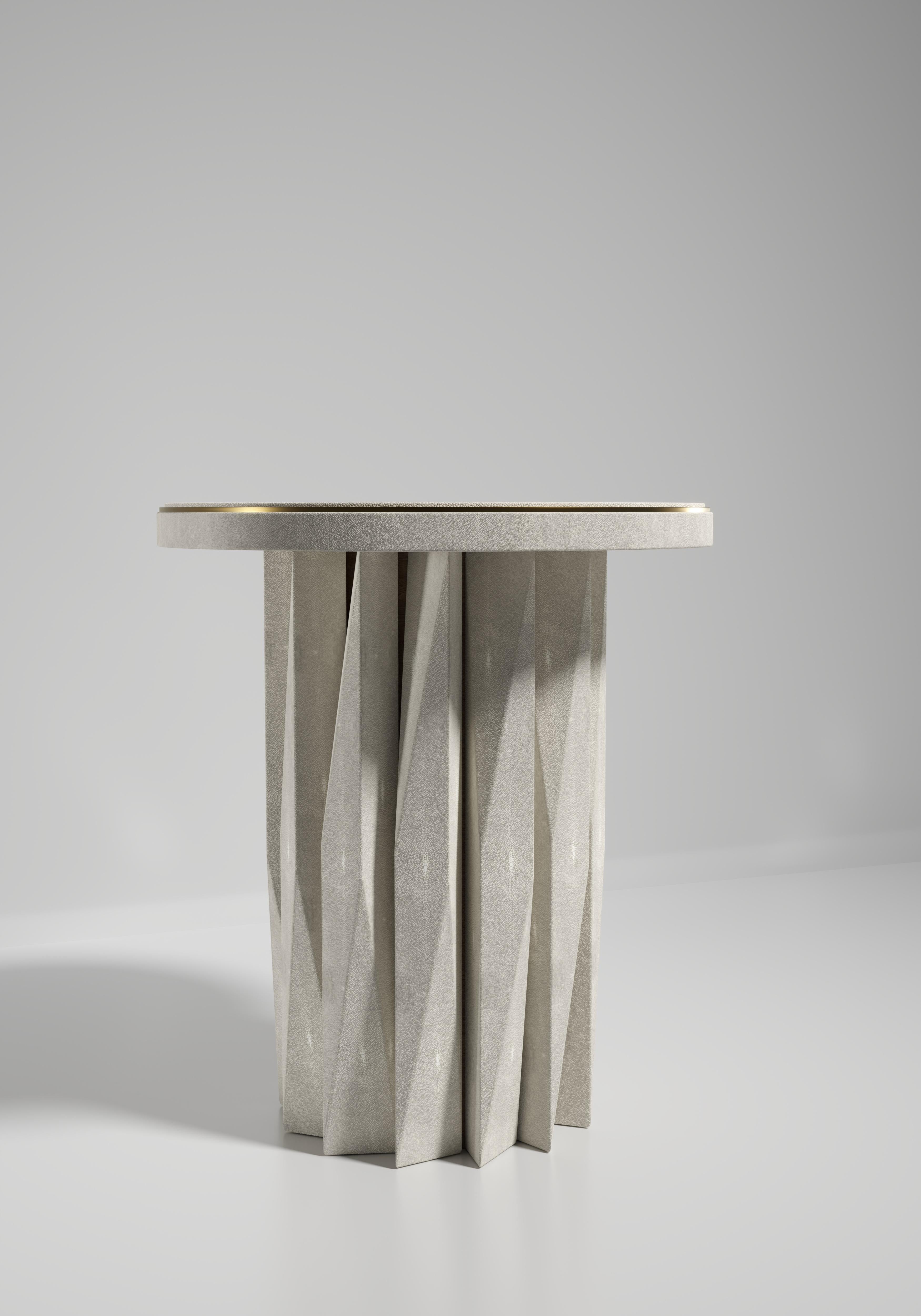 Beistelltische aus Chagrin mit geometrisch geriffelten Details von R&Y Augousti (Art déco) im Angebot