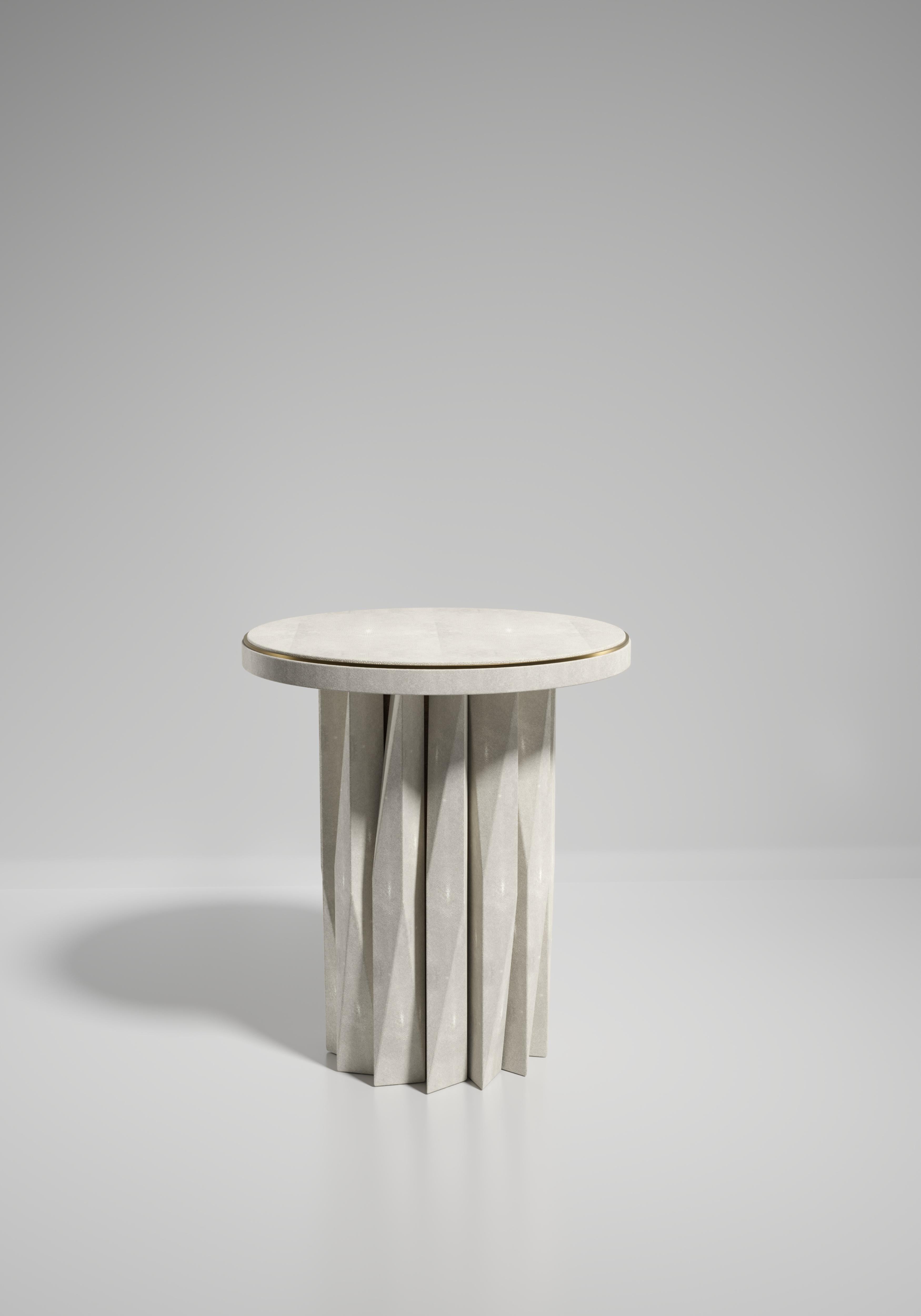 Beistelltische aus Chagrin mit geometrisch geriffelten Details von R&Y Augousti (Art déco) im Angebot