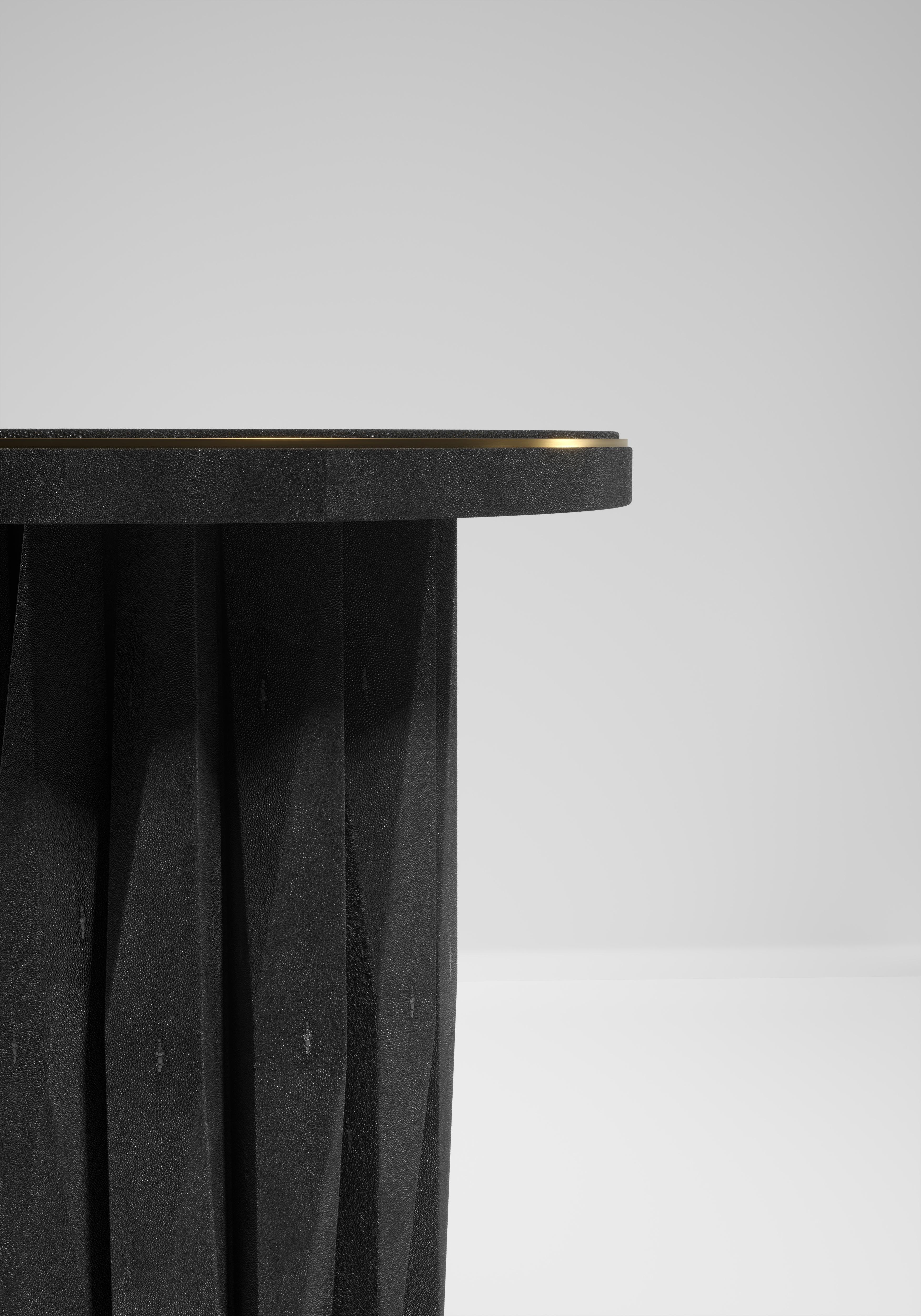 Beistelltische aus Chagrin mit geometrisch geriffelten Details von R&Y Augousti im Angebot 1