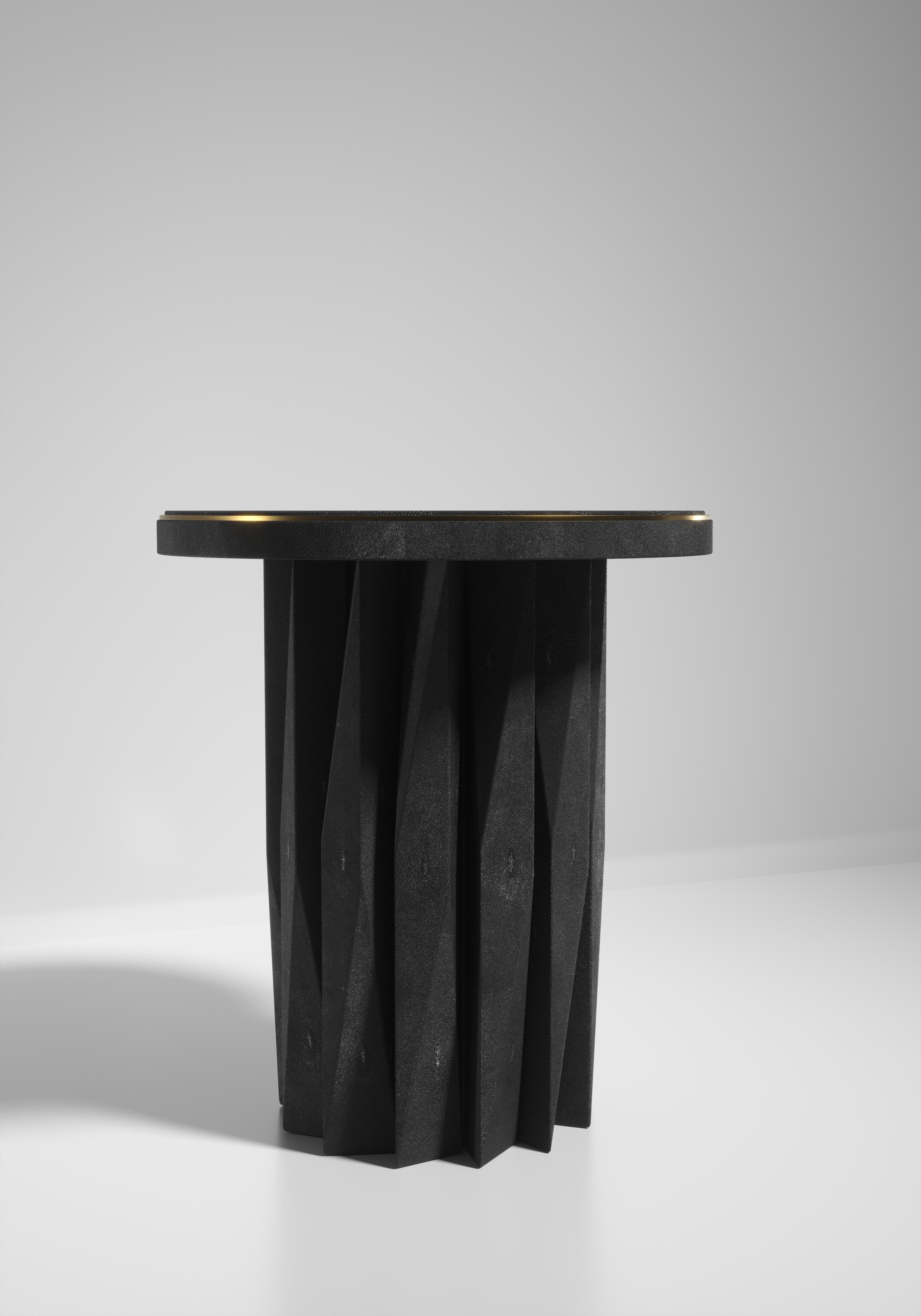 Beistelltische aus Chagrin mit geometrisch geriffelten Details von R&Y Augousti im Angebot 1