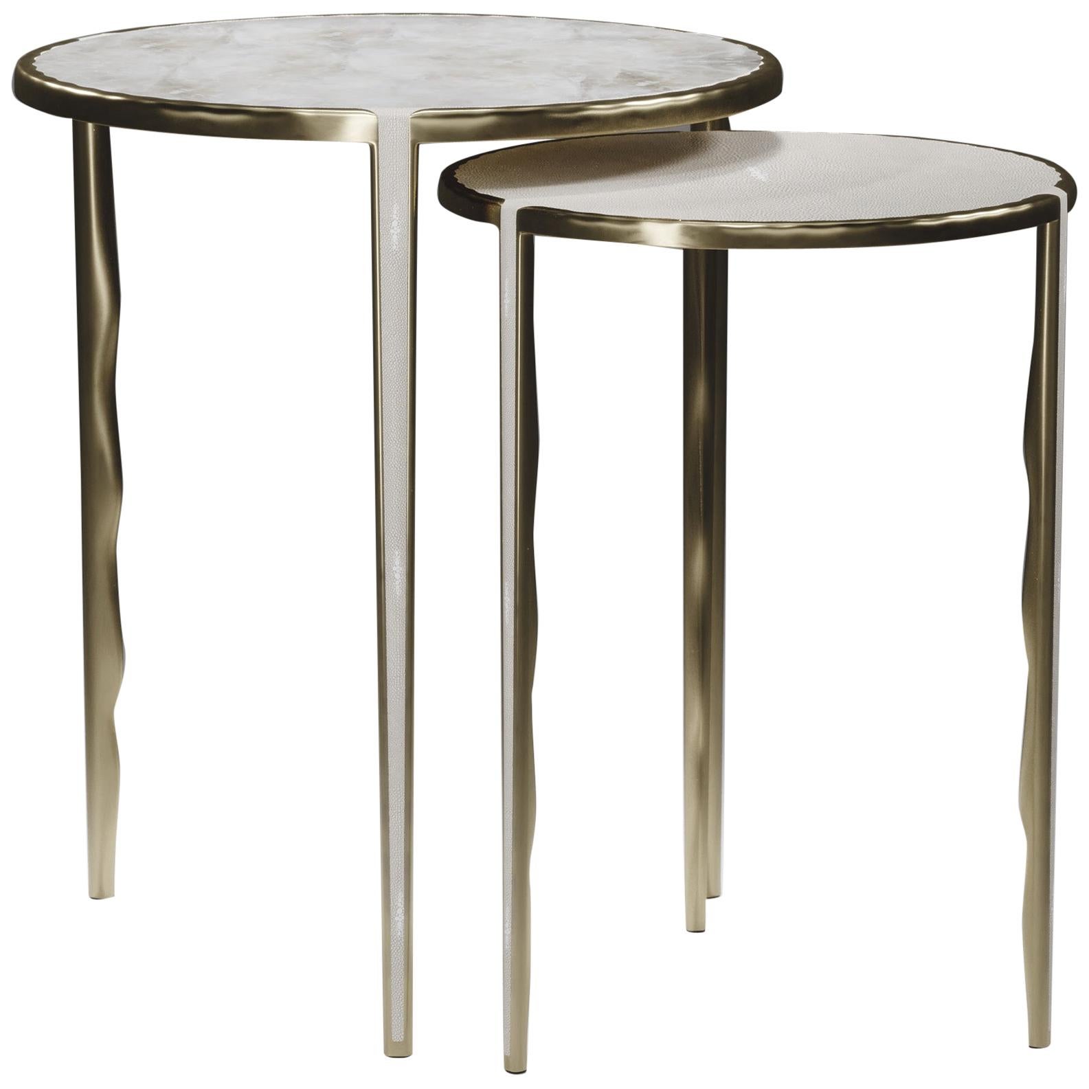 Stapeltische aus Chagrin und Quarz mit Bronze-Patina-Messing-Akzenten von R&Y Augousti im Angebot
