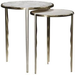 Stapeltische aus Chagrin und Quarz mit Bronze-Patina-Messing-Akzenten von R&Y Augousti