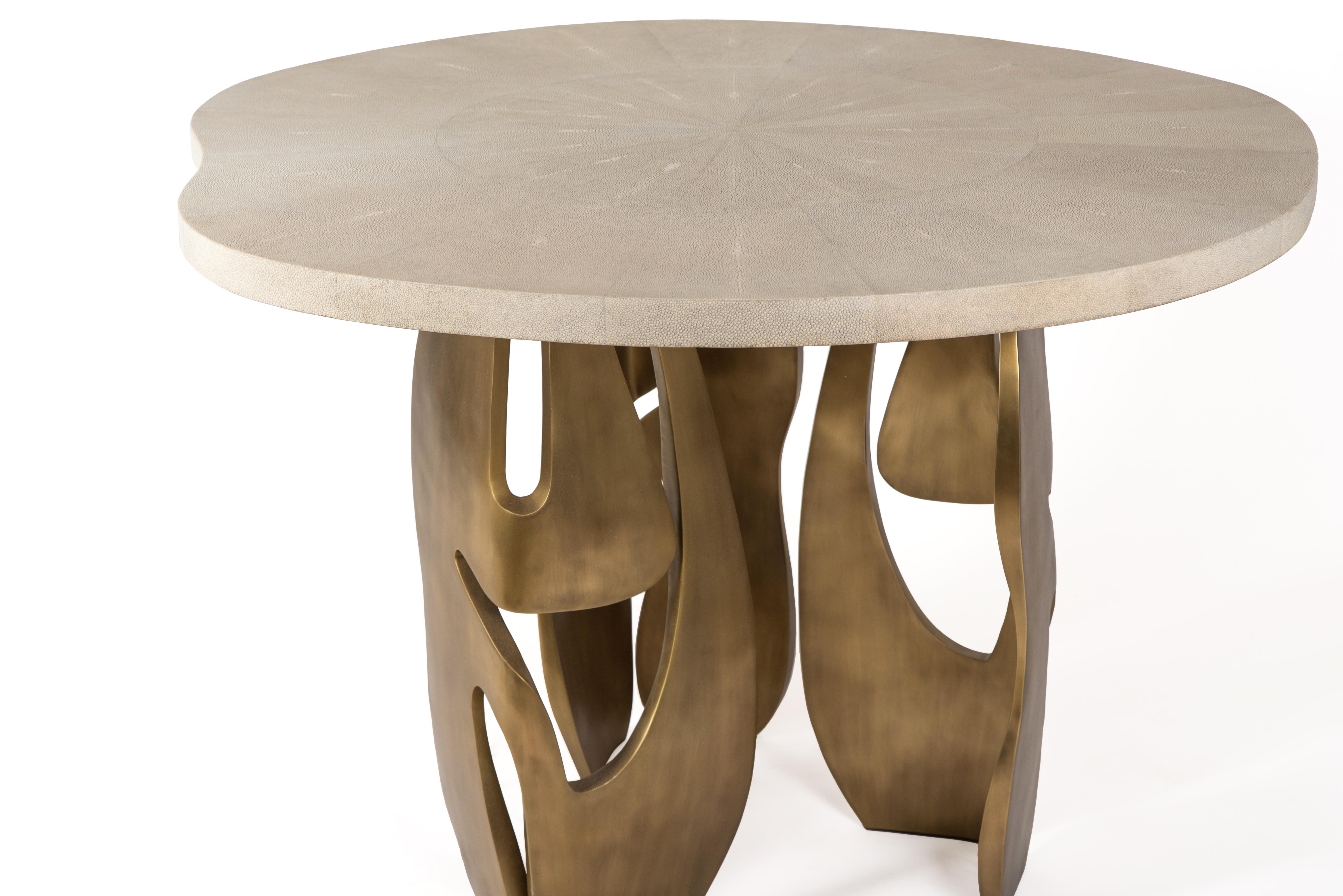Table d'appoint rectangulaire en galuchat avec pieds en laiton Patina par R&Y Augousti en vente 1