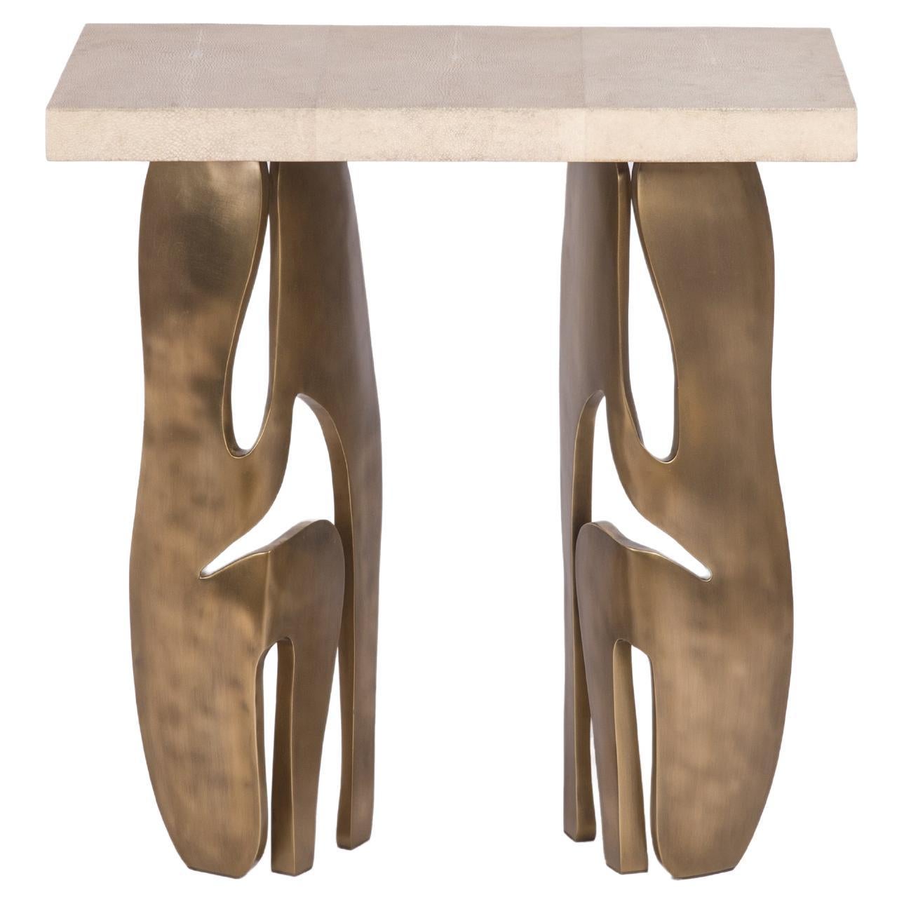 Table d'appoint rectangulaire en galuchat avec pieds en laiton Patina par R&Y Augousti en vente