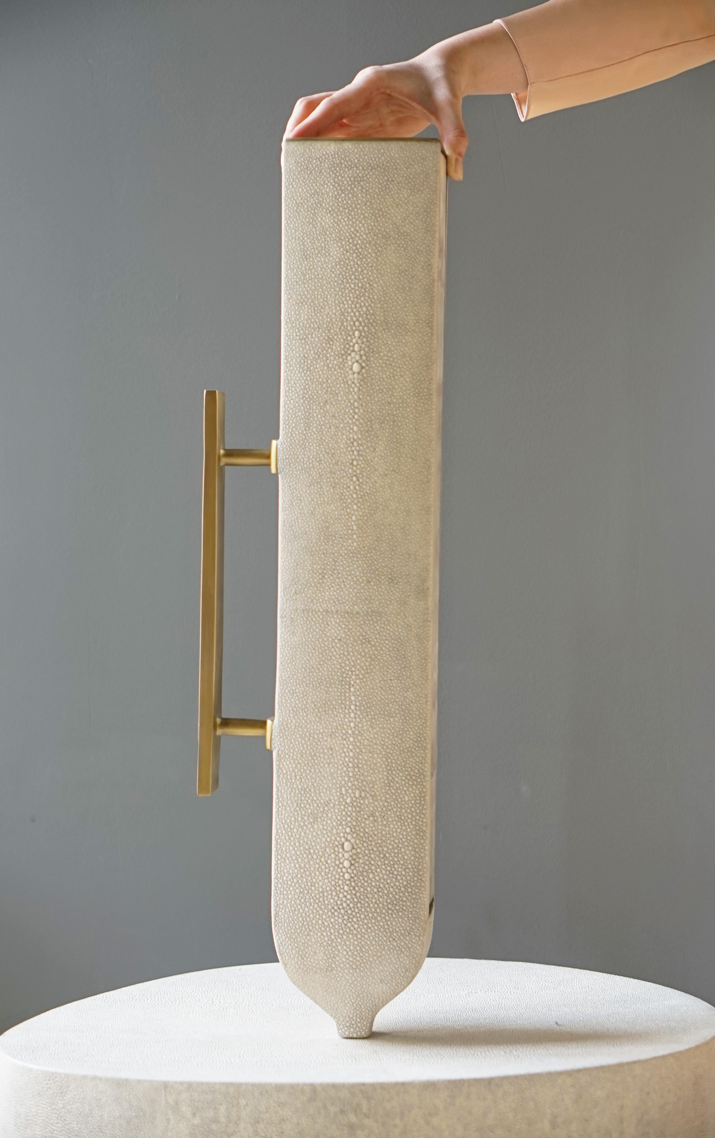 Contemporary Shagreen Sconce with Onyx and Bronze-Patina Brass Slats by Patrick Coard Paris For Sale