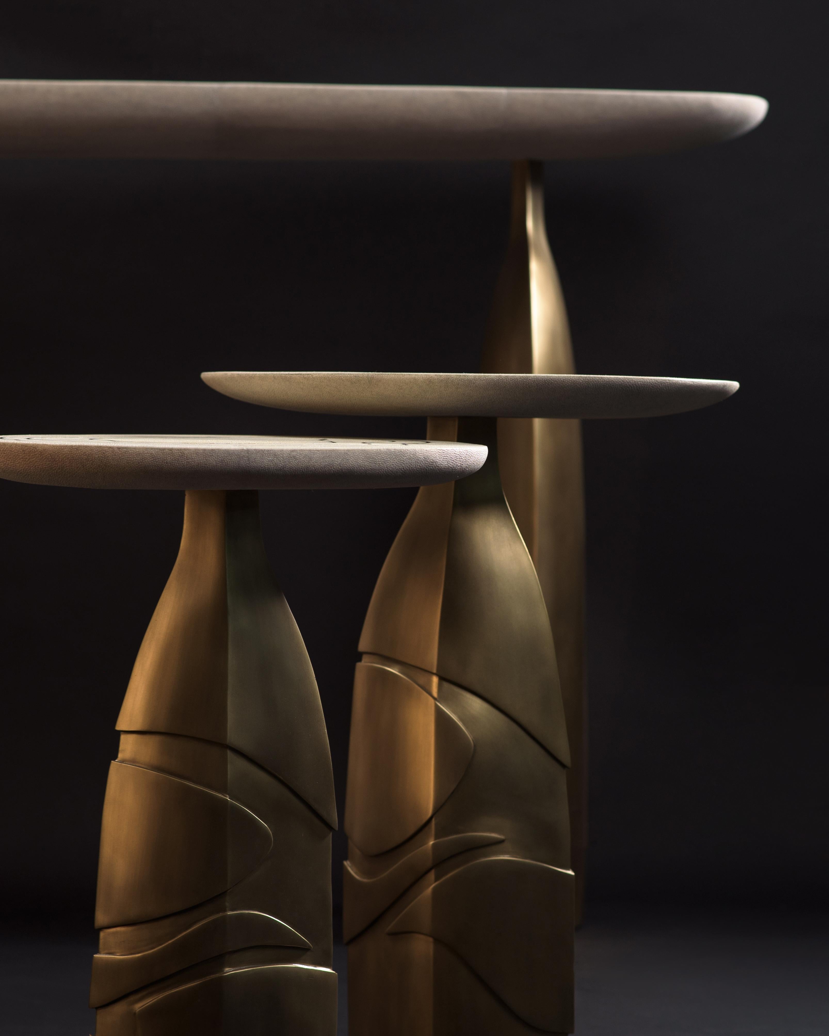 Console sculpturale en galuchat avec laiton patiné par Patrick Coard Paris en vente 6