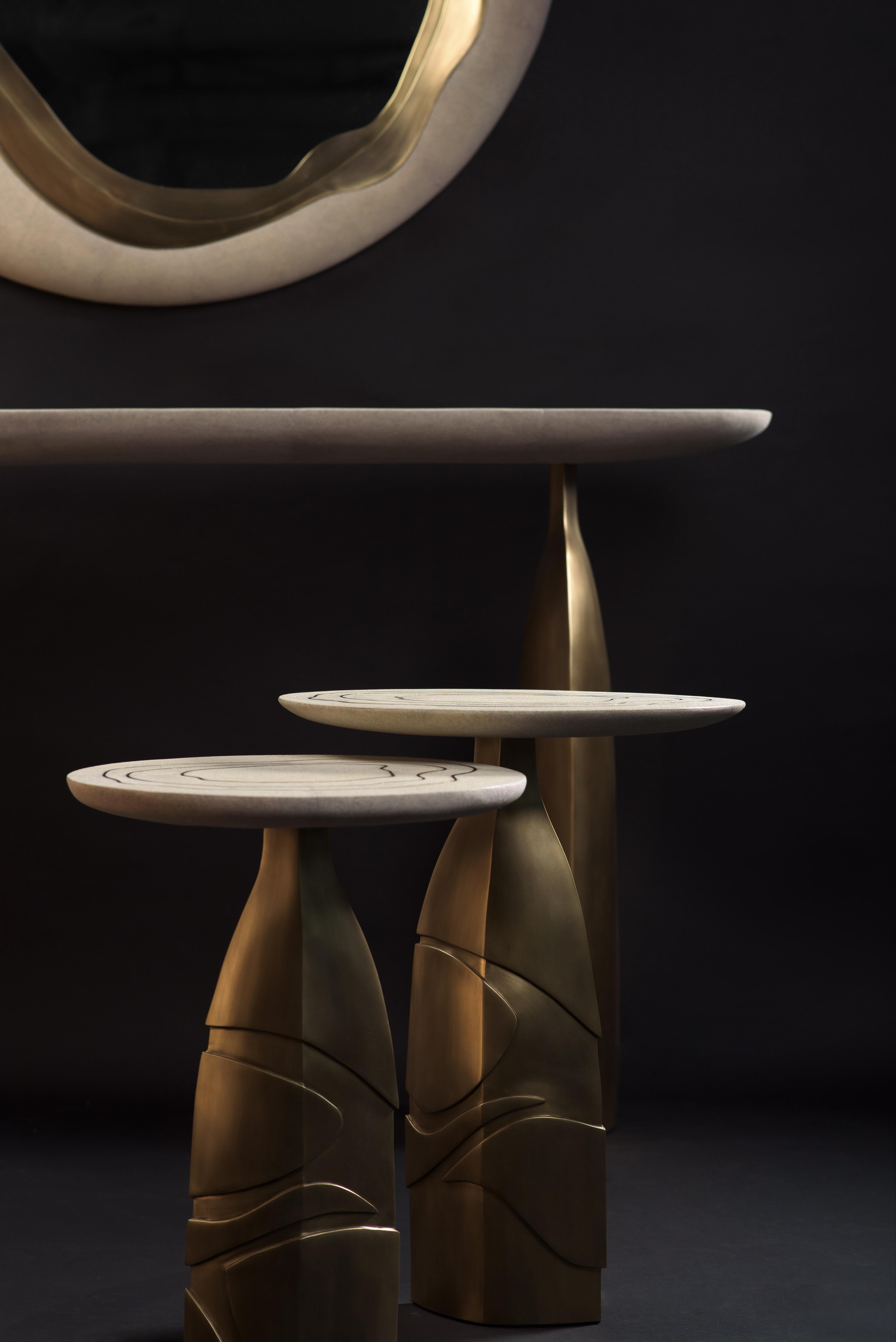 Console sculpturale en galuchat avec laiton patiné par Patrick Coard Paris en vente 7