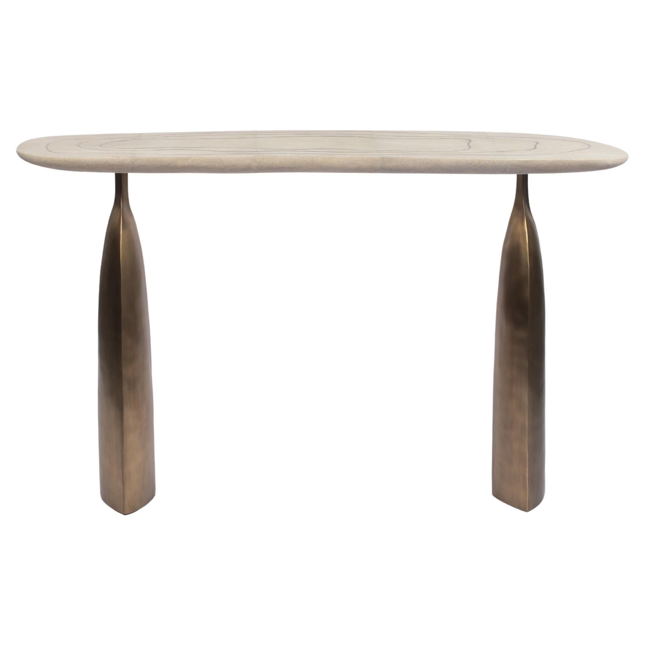 Console sculpturale en galuchat avec laiton patiné par Patrick Coard Paris en vente