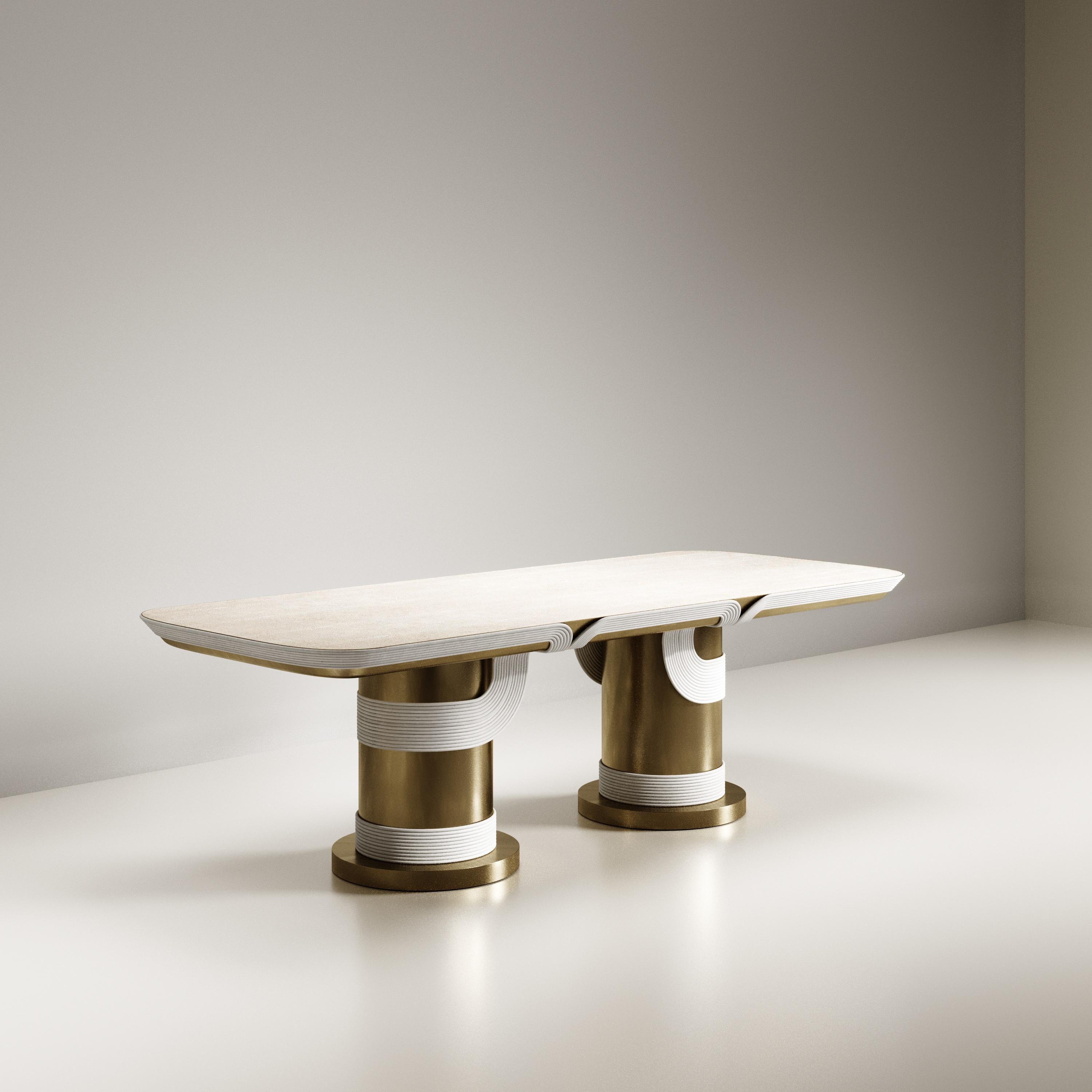 Mesa de comedor escultórica de ratán Shagreen y latón by R&Y Augousti en venta 9