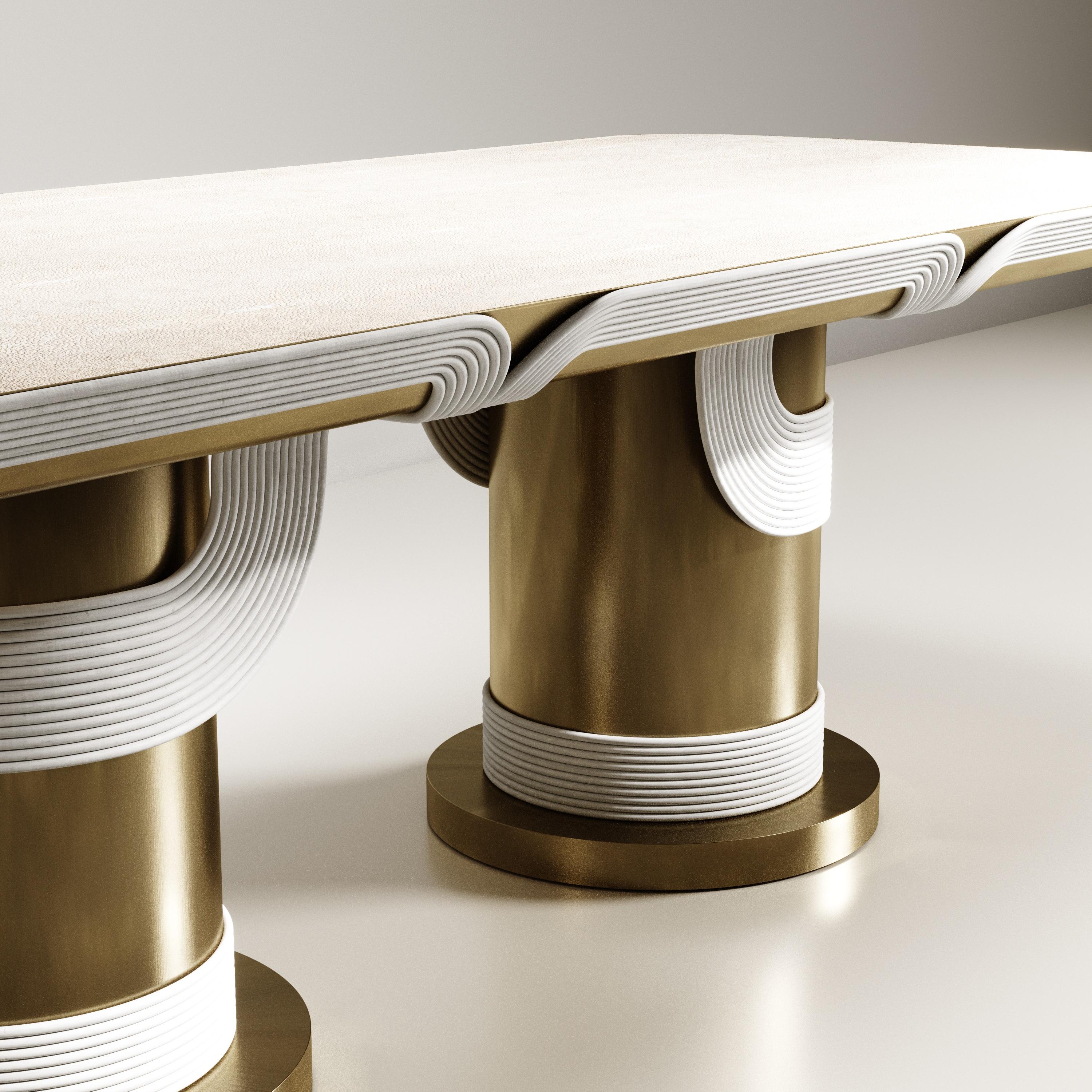 Mesa de comedor escultórica de ratán Shagreen y latón by R&Y Augousti en venta 10