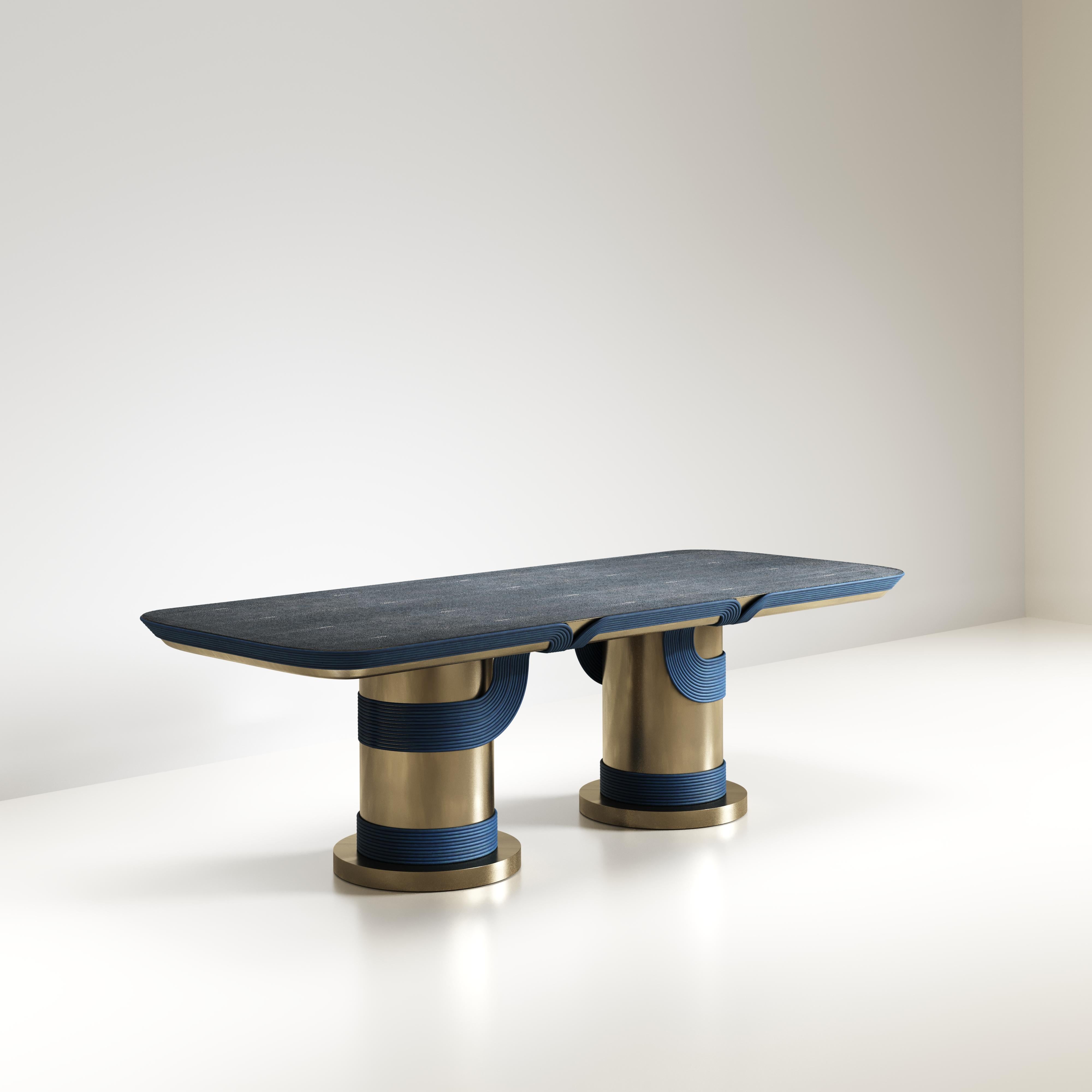 Table de salle à manger sculpturale en rotin de galuchat et laiton par R&Y Augousti Neuf - En vente à New York, NY
