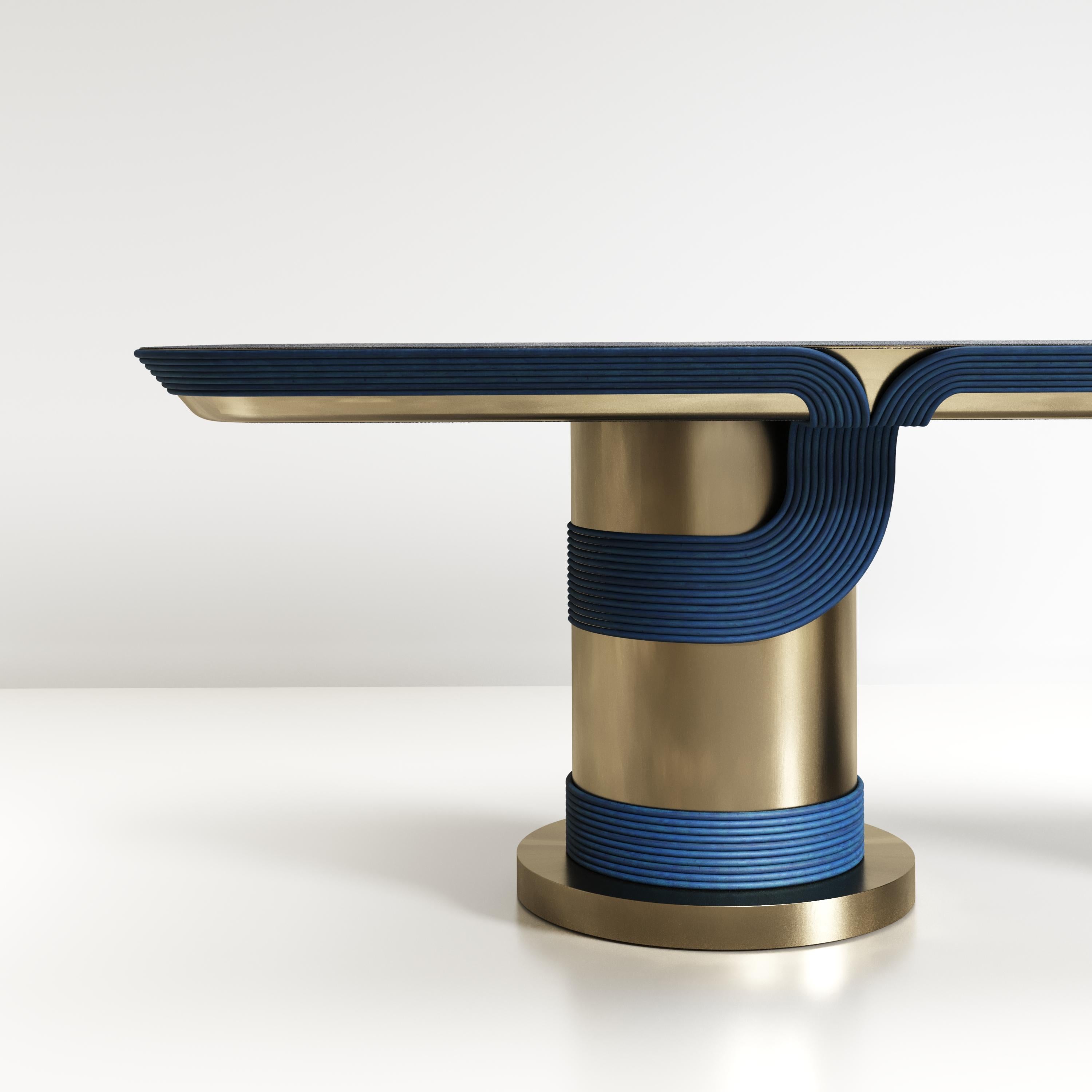 Laiton Table de salle à manger sculpturale en rotin de galuchat et laiton par R&Y Augousti en vente