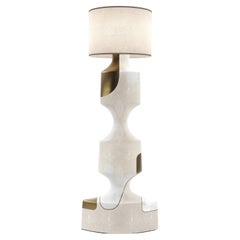 Skulpturale Stehlampe aus Chagrinleder mit Muschel- und Messingdetails von R&Y Augousti