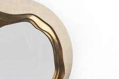 Espejo escultórico de piel de zapa con pátina de bronce by Patrick Coard Paris