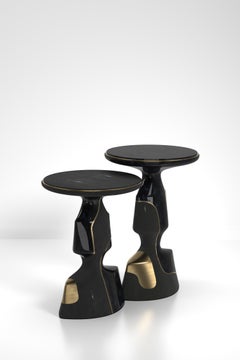 Tables gigognes sculpturales en galuchat avec détails en coquillage et laiton de R&Y Augousti