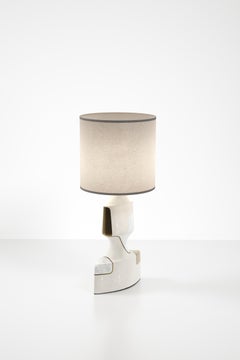 Lampada da tavolo scultorea in zigrino con dettagli in conchiglia e ottone di R&Y Augousti