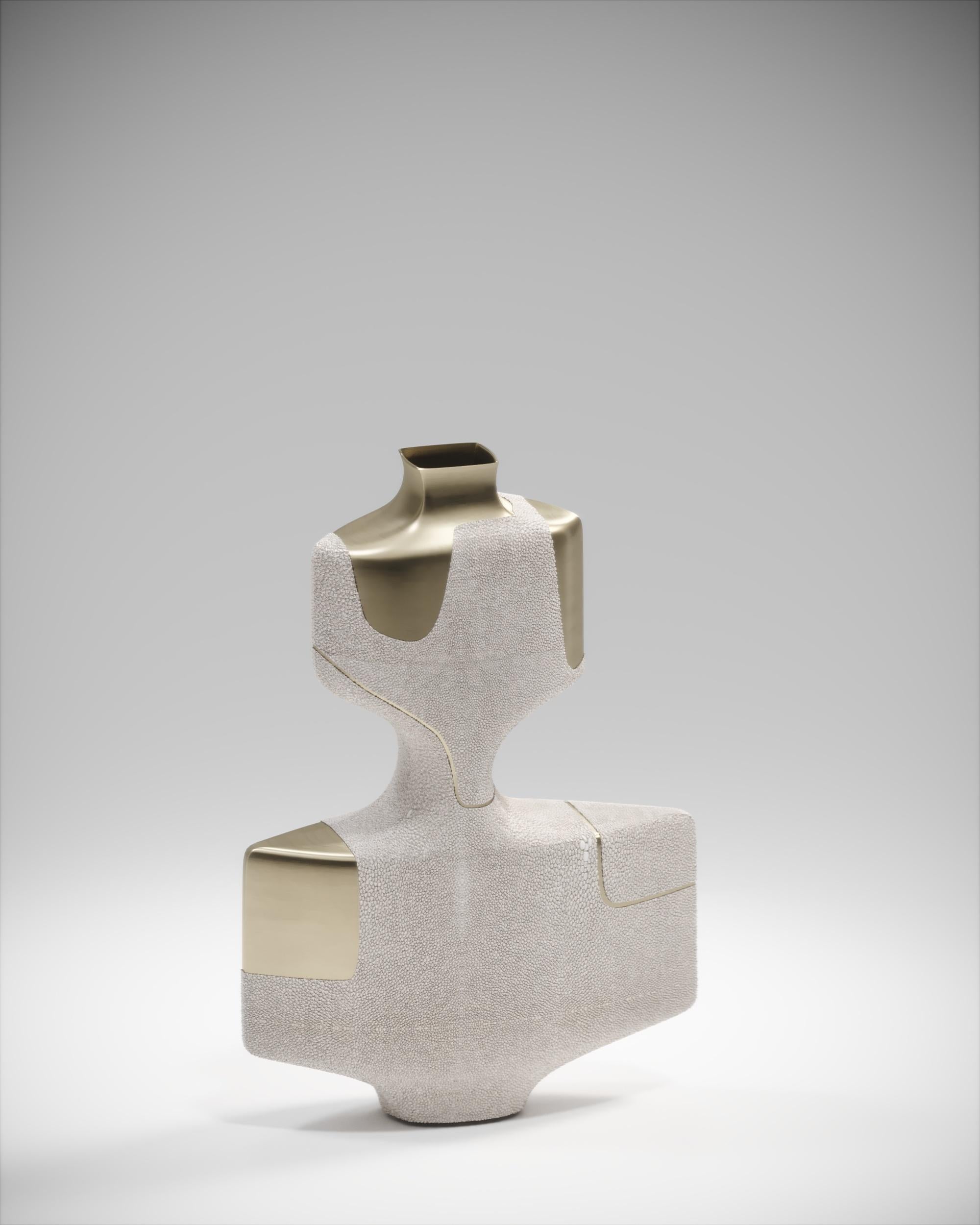 Skulpturale Vase aus Chagrinleder mit Stiftschale und Messingdetails von R&Y Augousti im Angebot 2
