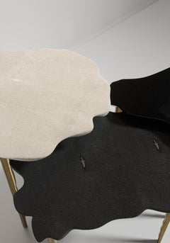 Nisttische aus Chagrin und Muscheln mit Messingdetails in Bronzepatina von R&Y Augousti