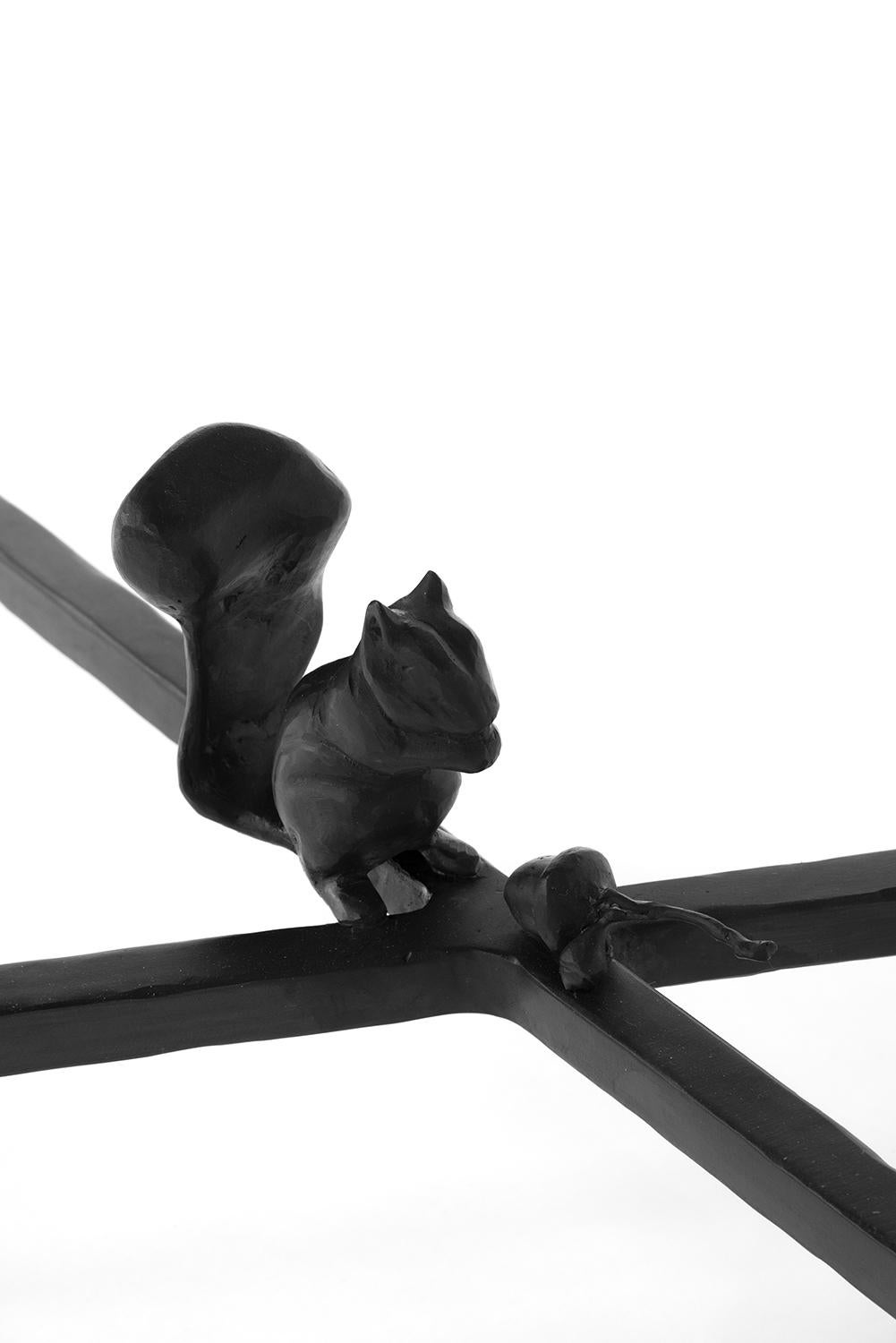 Moderne Table d'appoint géométrique Stark épaisse faite à la main en acier noirci ciré en vente