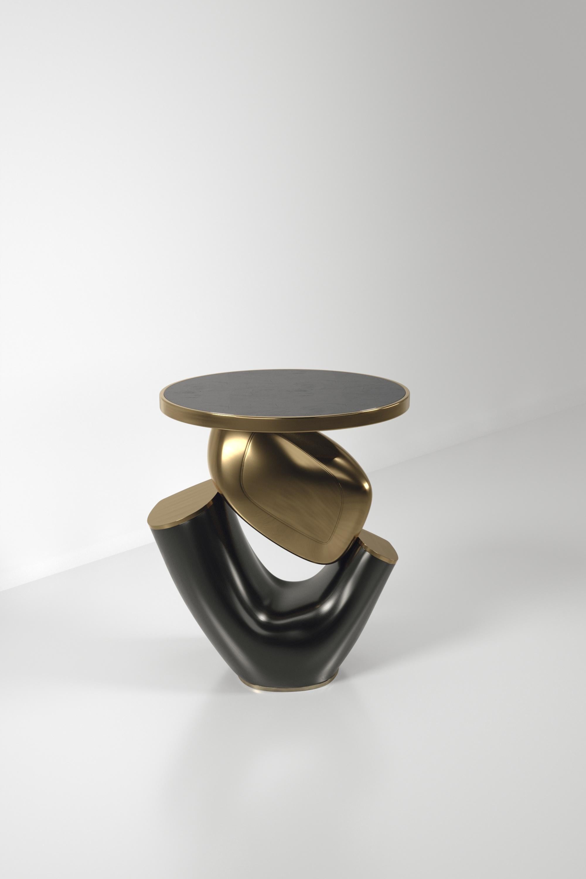 Table d'appoint en galuchat avec une base sculpturale en laiton patiné par R&Y Augousti en vente 8