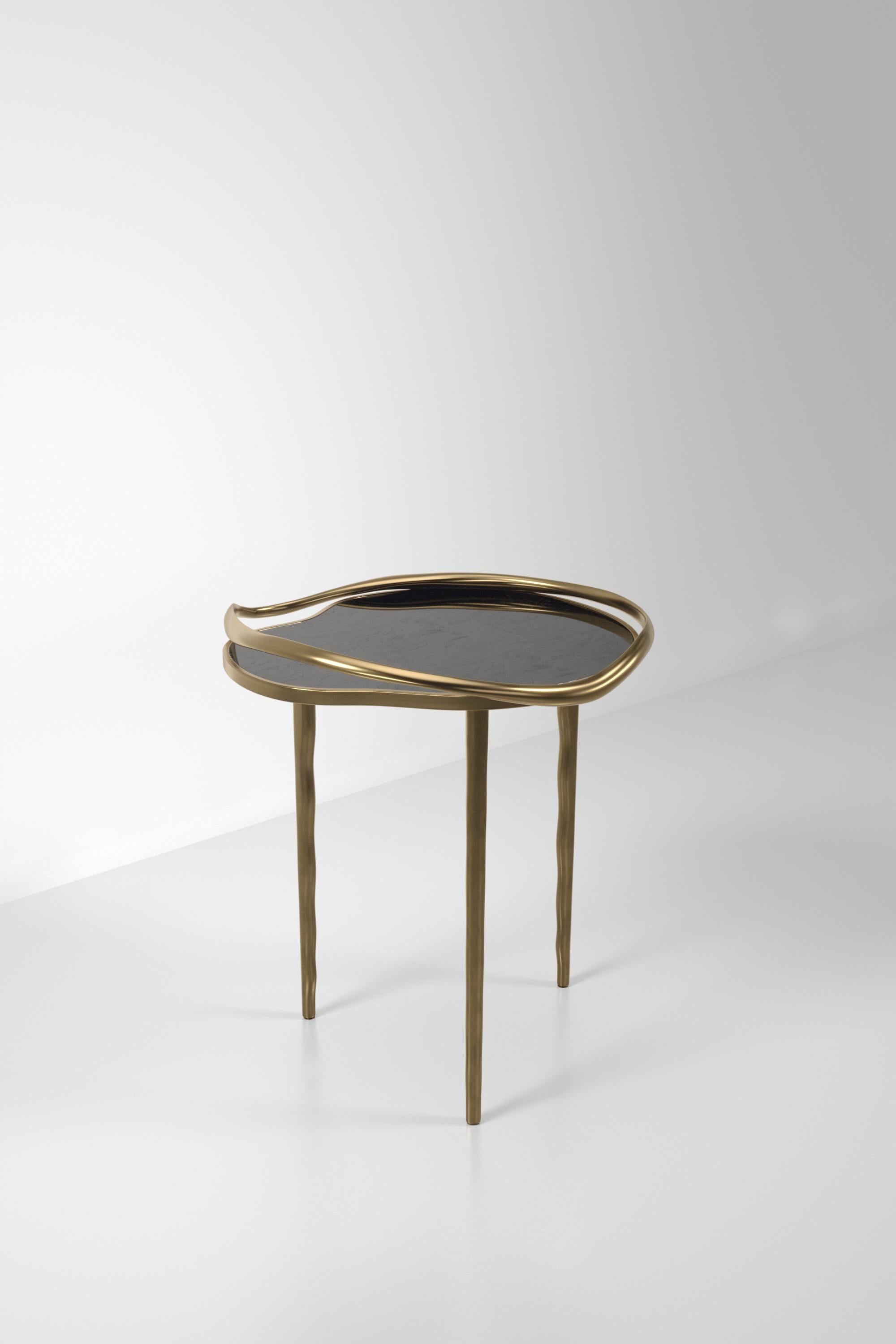 Table d'appoint en galuchat avec un cadre sculptural en laiton patiné par KIFU PARIS en vente 10