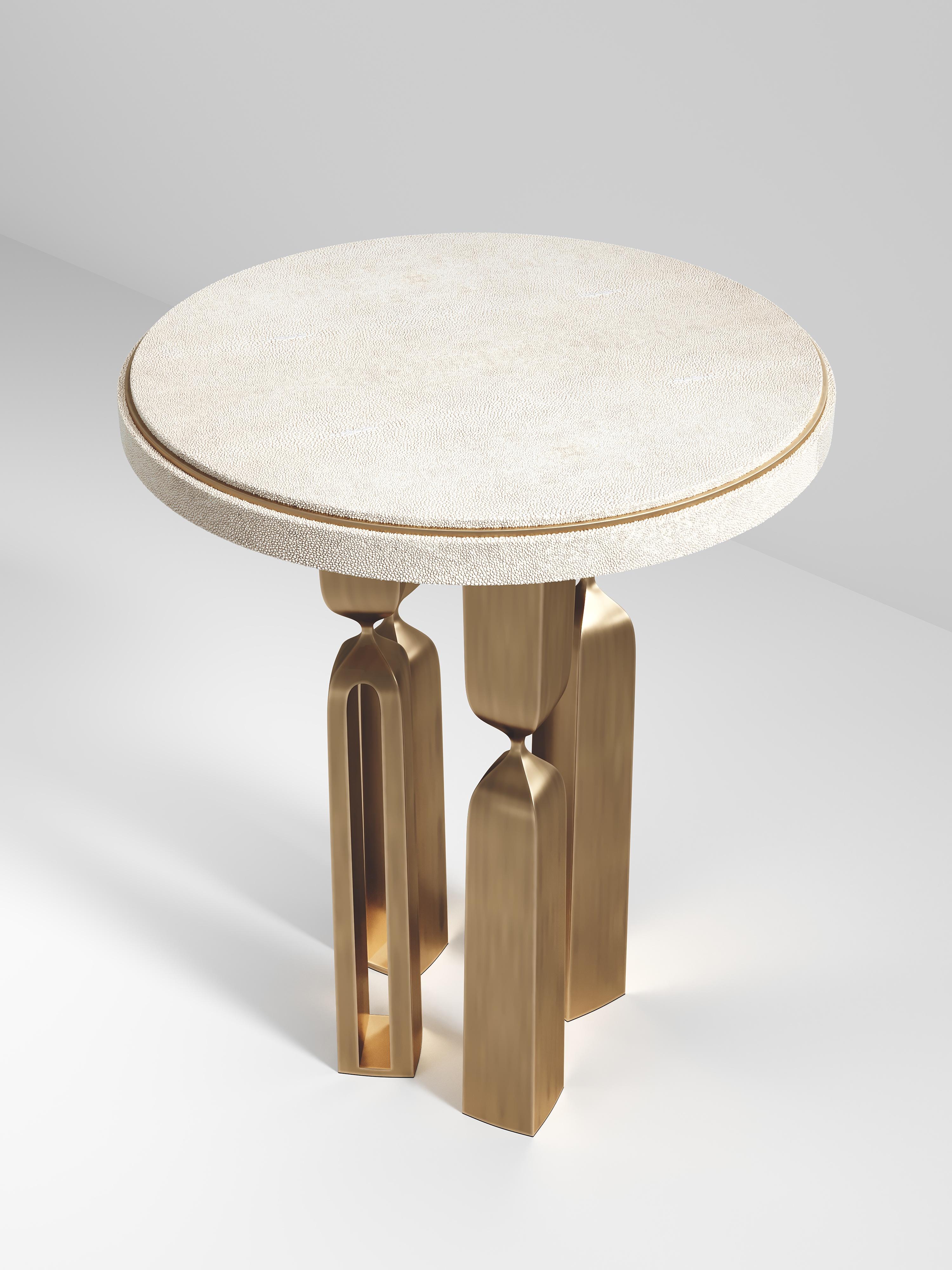 Art déco Table d'appoint en galuchat avec laiton bronze-patina de Kifu Paris en vente
