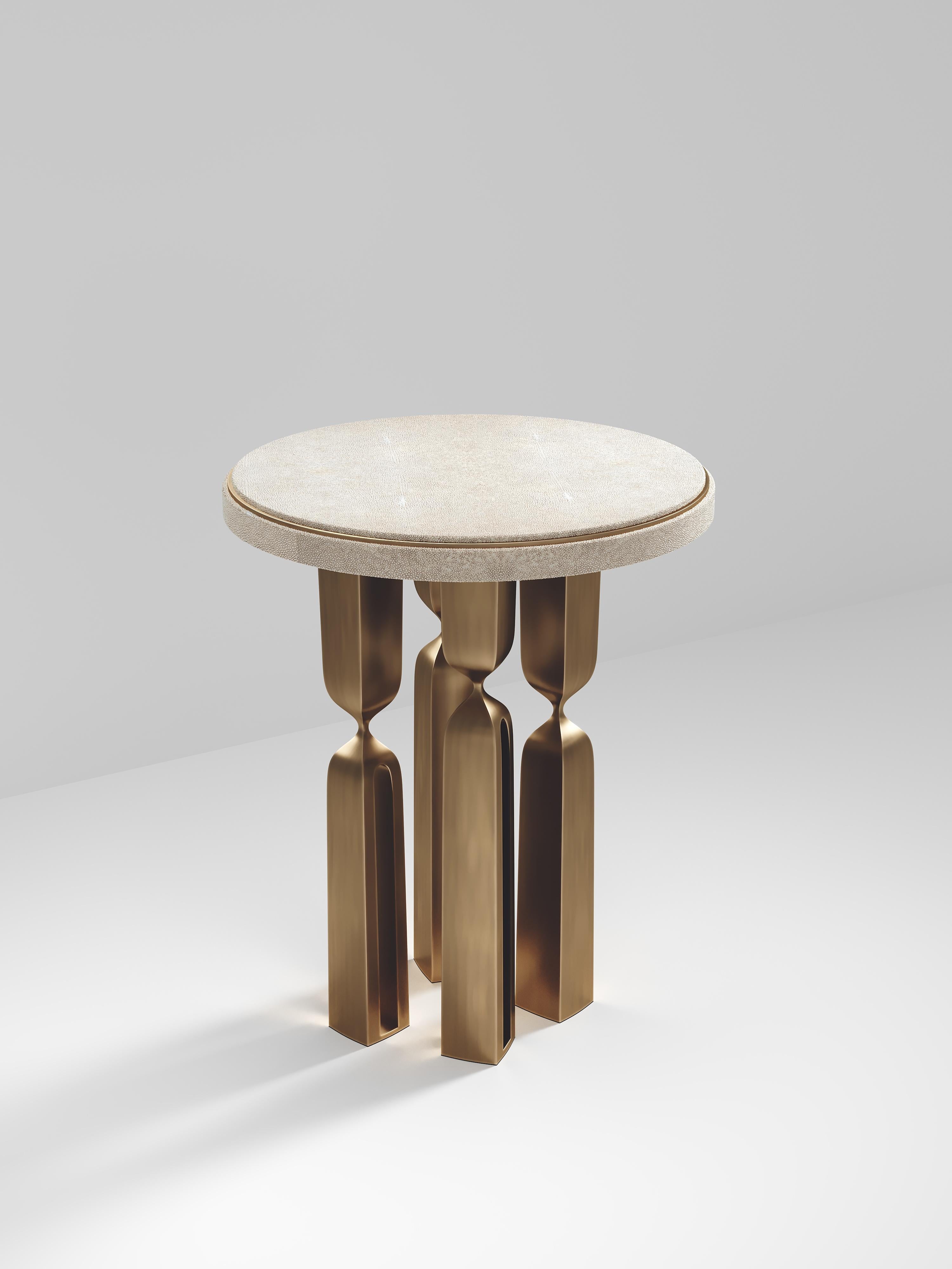 Fait main Table d'appoint en galuchat avec laiton bronze-patina de Kifu Paris en vente