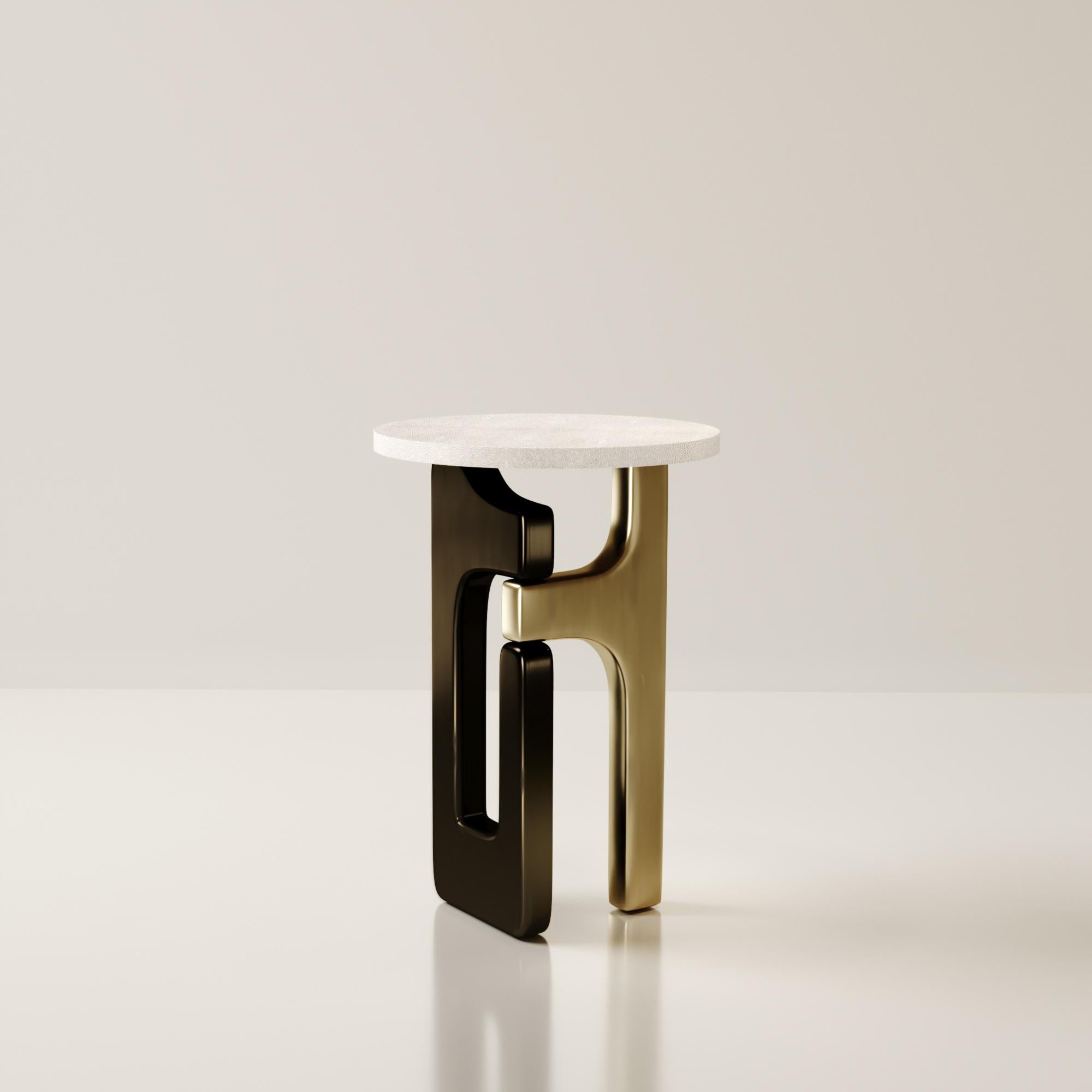 Mesa auxiliar de piel de zapa con detalles de latón patinado bronce by Kifu Paris en venta 10