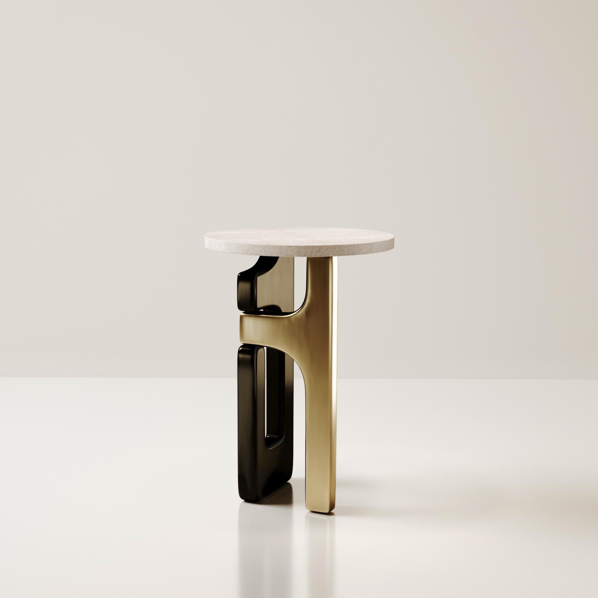 The Apoli sidee table by Kifu Paris is both dramatic and organic it’s unique design. The cream shagreen inlaid top sits on an ethereal geometric and sculptural bronze-patina brass base. This piece is designed by Kifu Augousti the daughter of Ria and