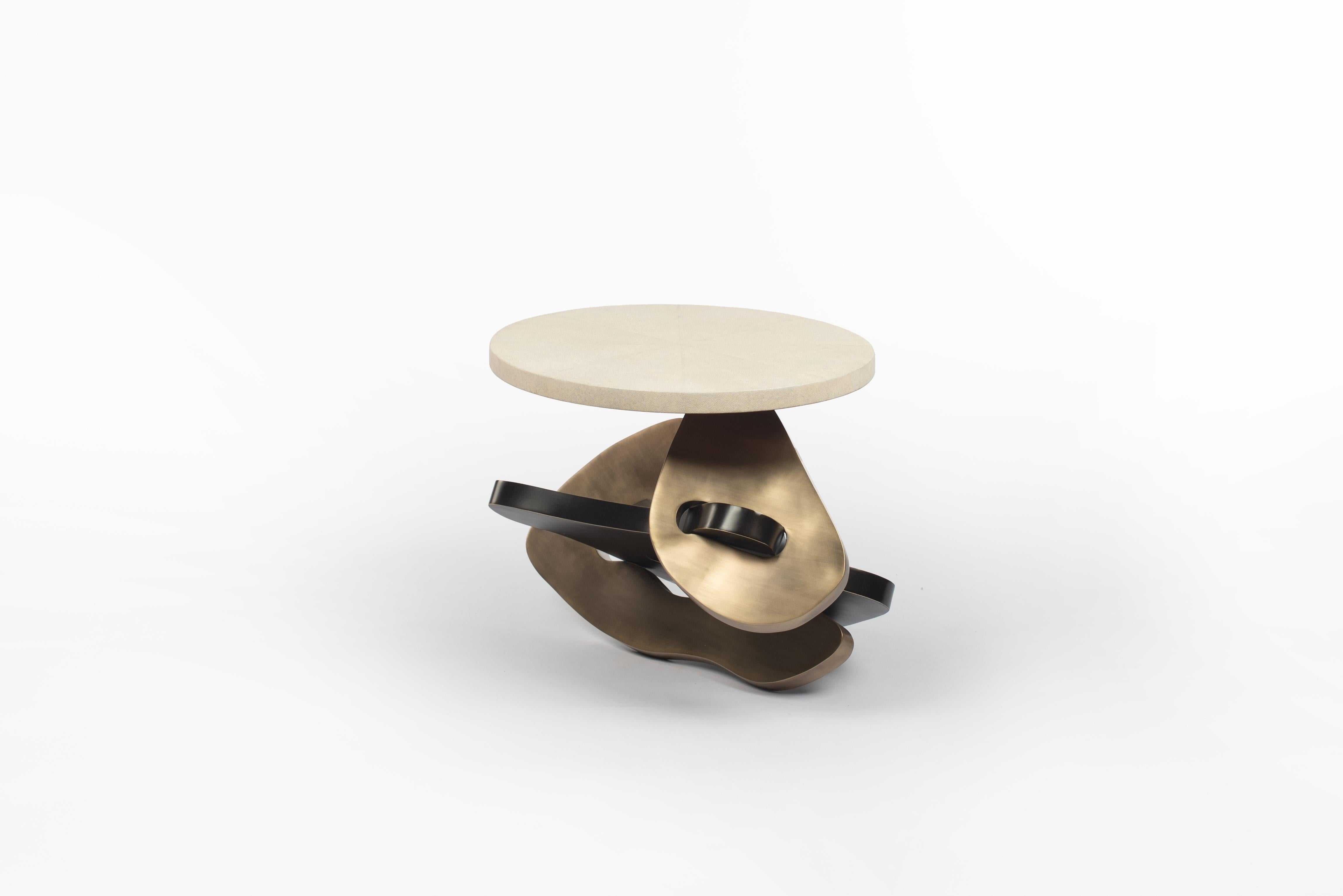Mesa auxiliar de piel de zapa con detalles de latón patinado bronce by Kifu Paris Art Decó en venta