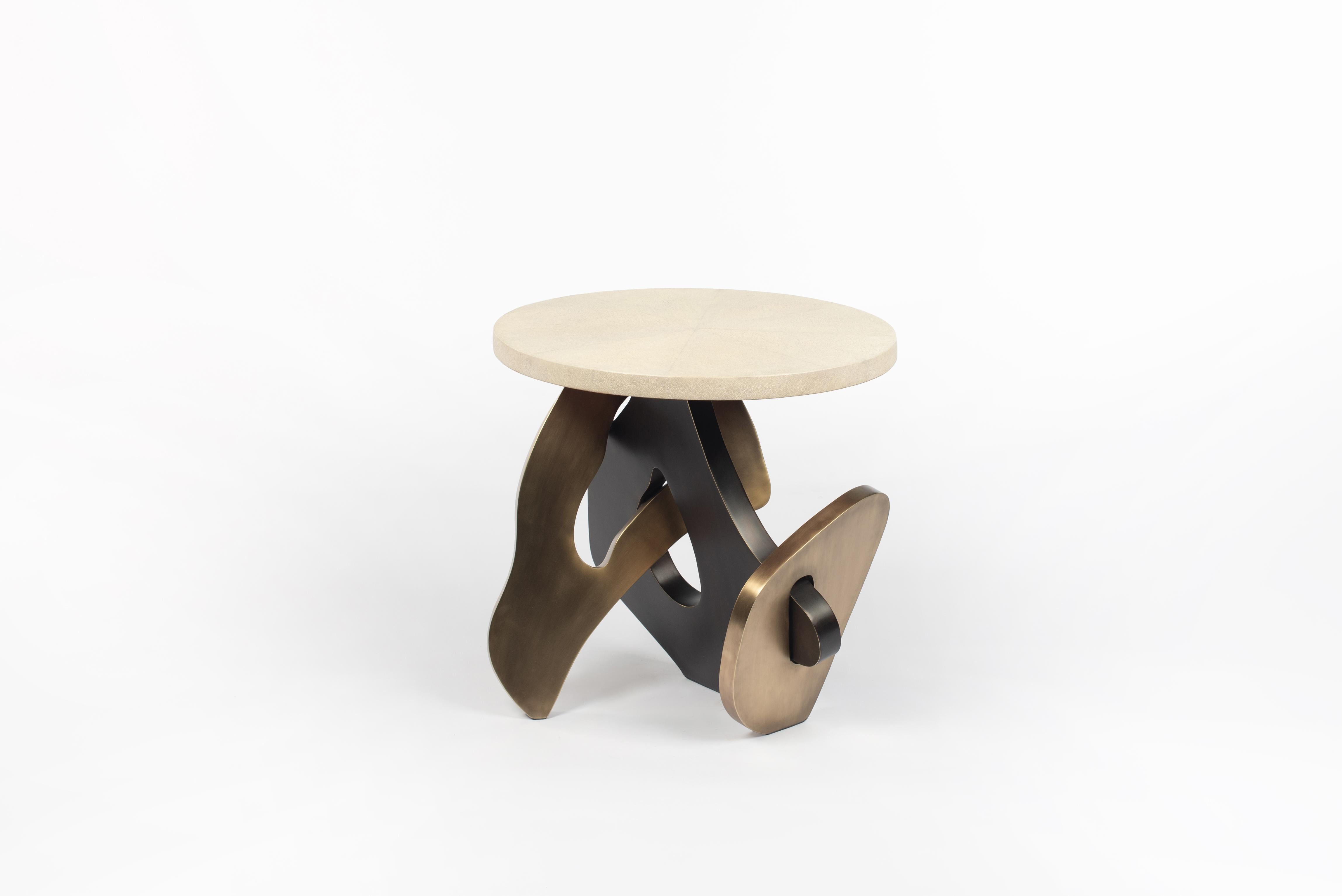 Mesa auxiliar de piel de zapa con detalles de latón patinado bronce by Kifu Paris Incrustación en venta