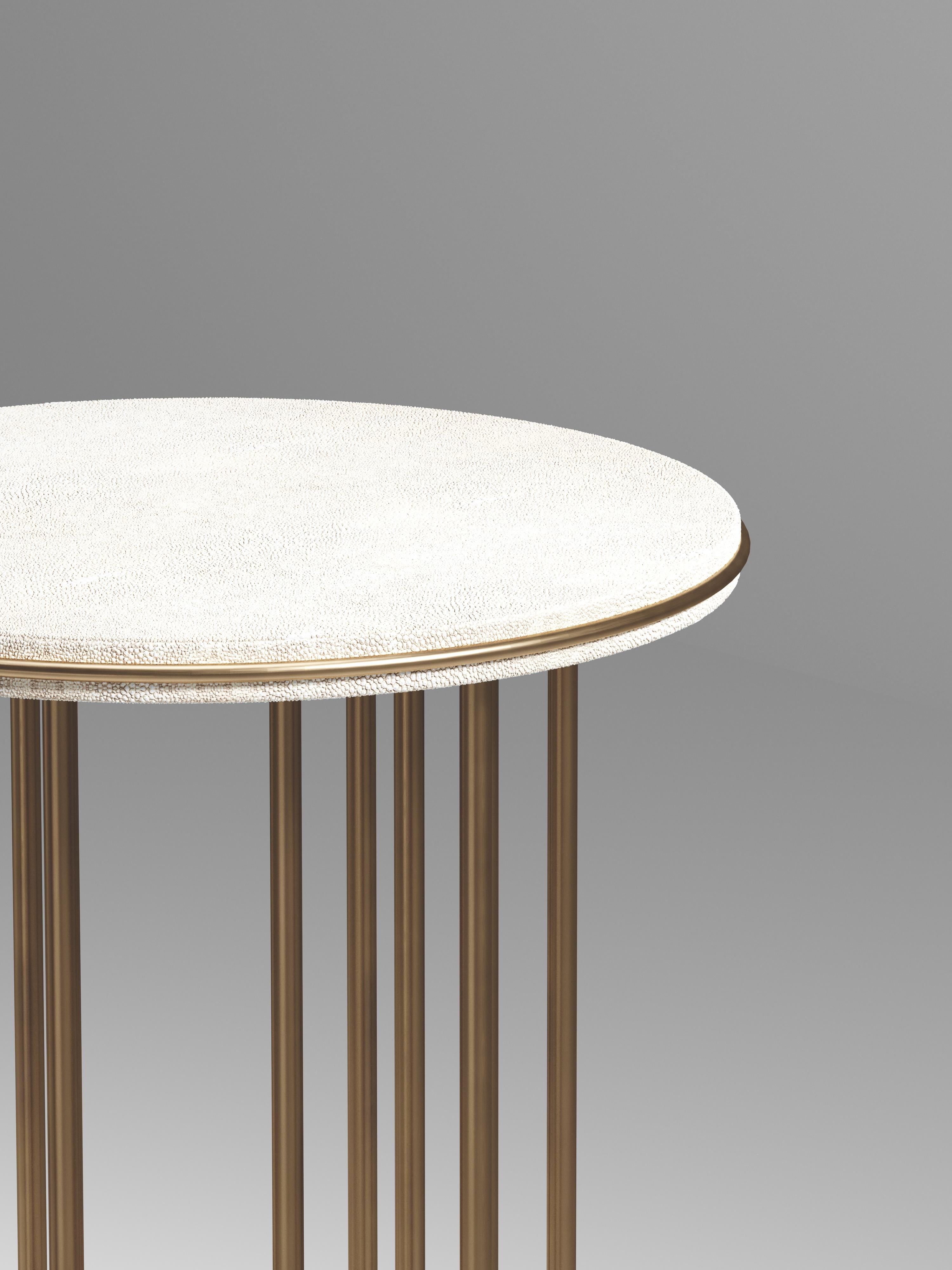 Shagreen-Beistelltisch mit Bronze-Patina-Messingdetails von Kifu Paris im Zustand „Neu“ im Angebot in New York, NY