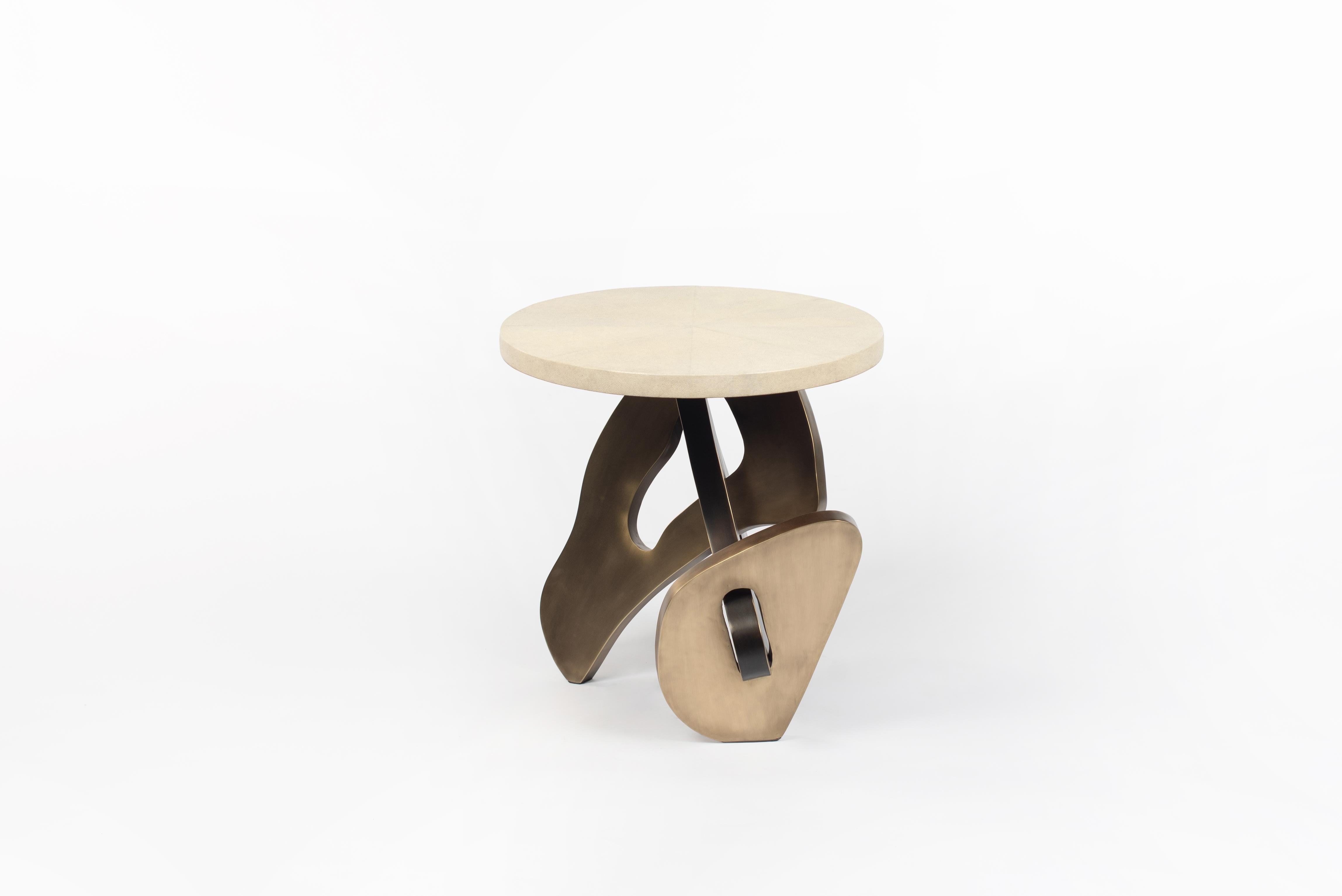 Mesa auxiliar de piel de zapa con detalles de latón patinado bronce by Kifu Paris Siglo XXI y contemporáneo en venta