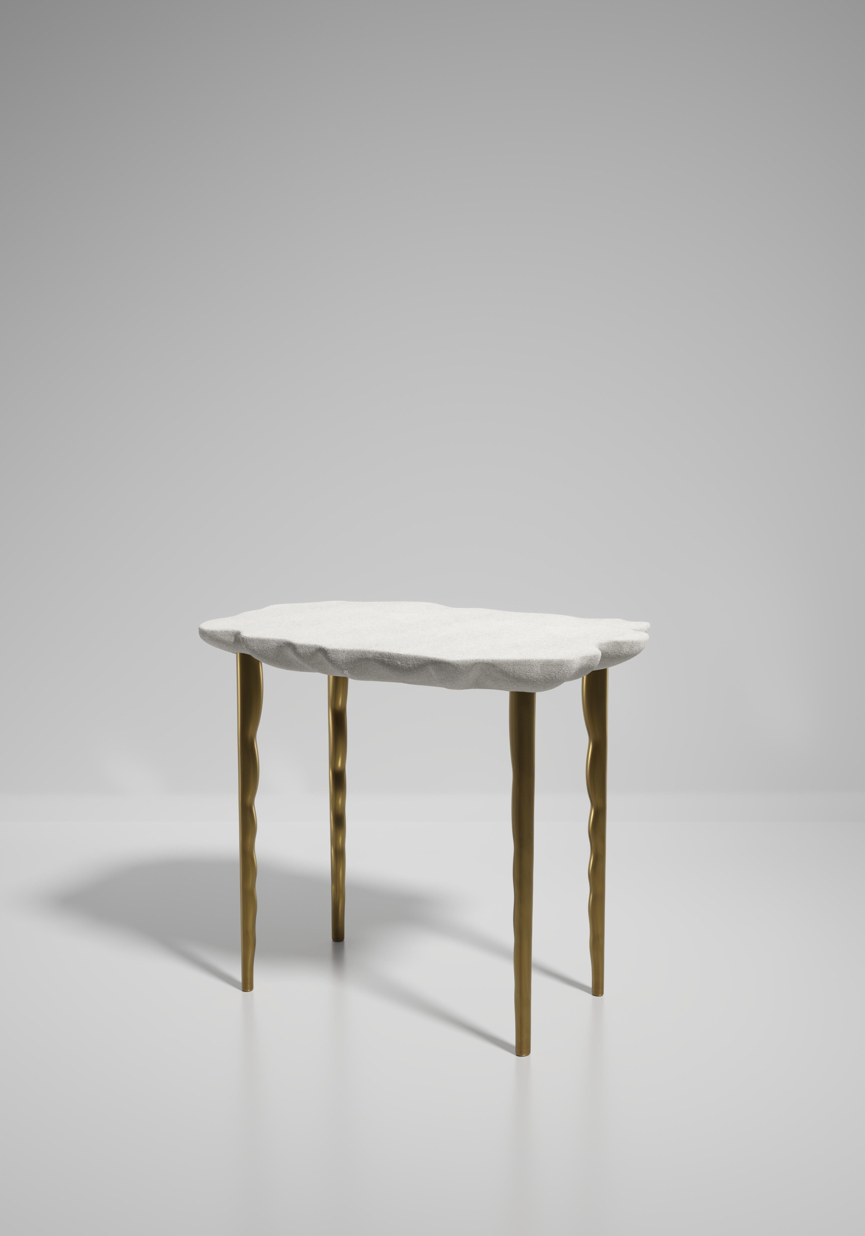 Table d'appoint en galuchat avec détails en laiton patiné par R&Y Augousti en vente 5