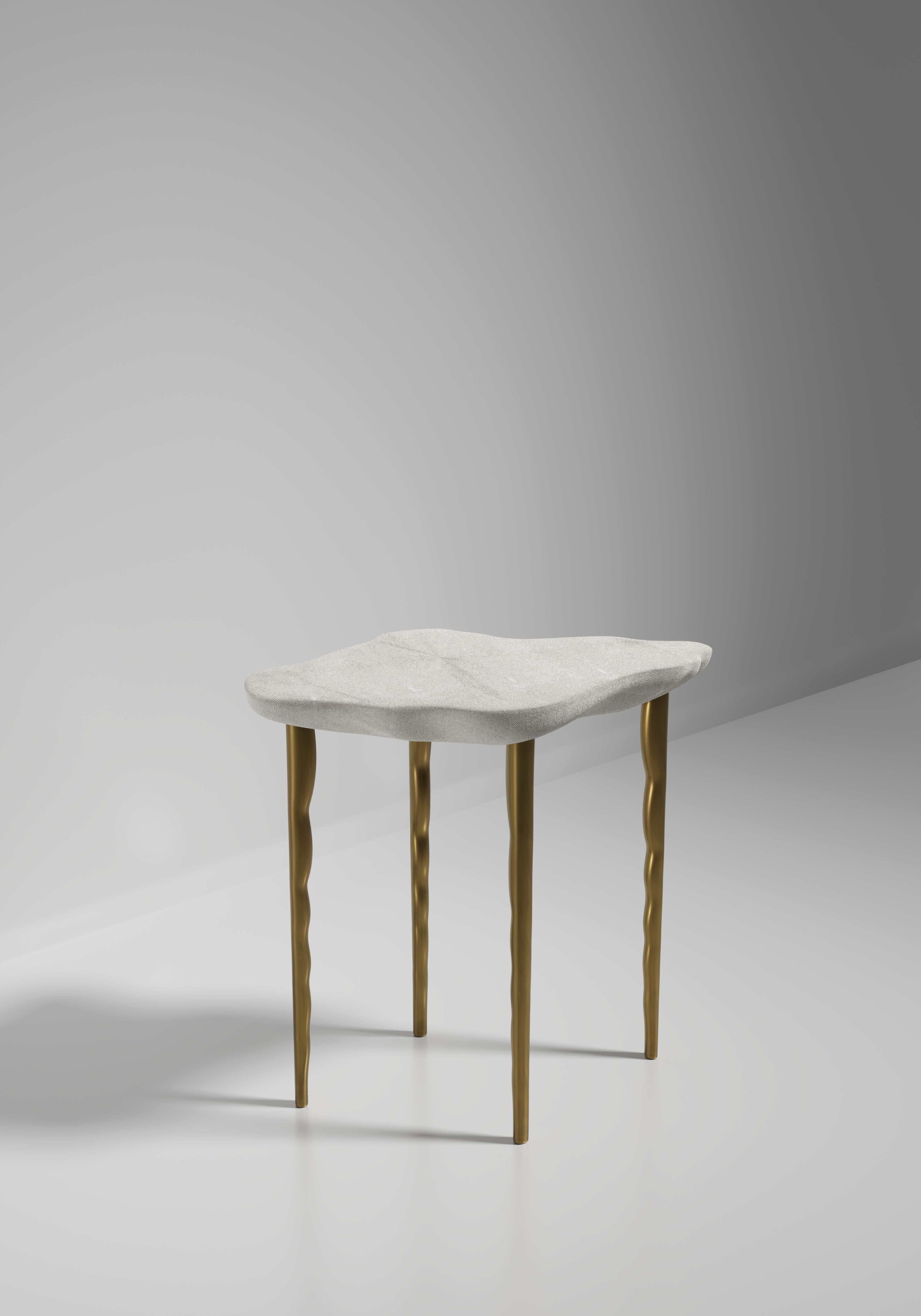 Beistelltisch aus Chagrin mit Messingdetails in Bronzepatina von R&Y Augousti im Angebot 7