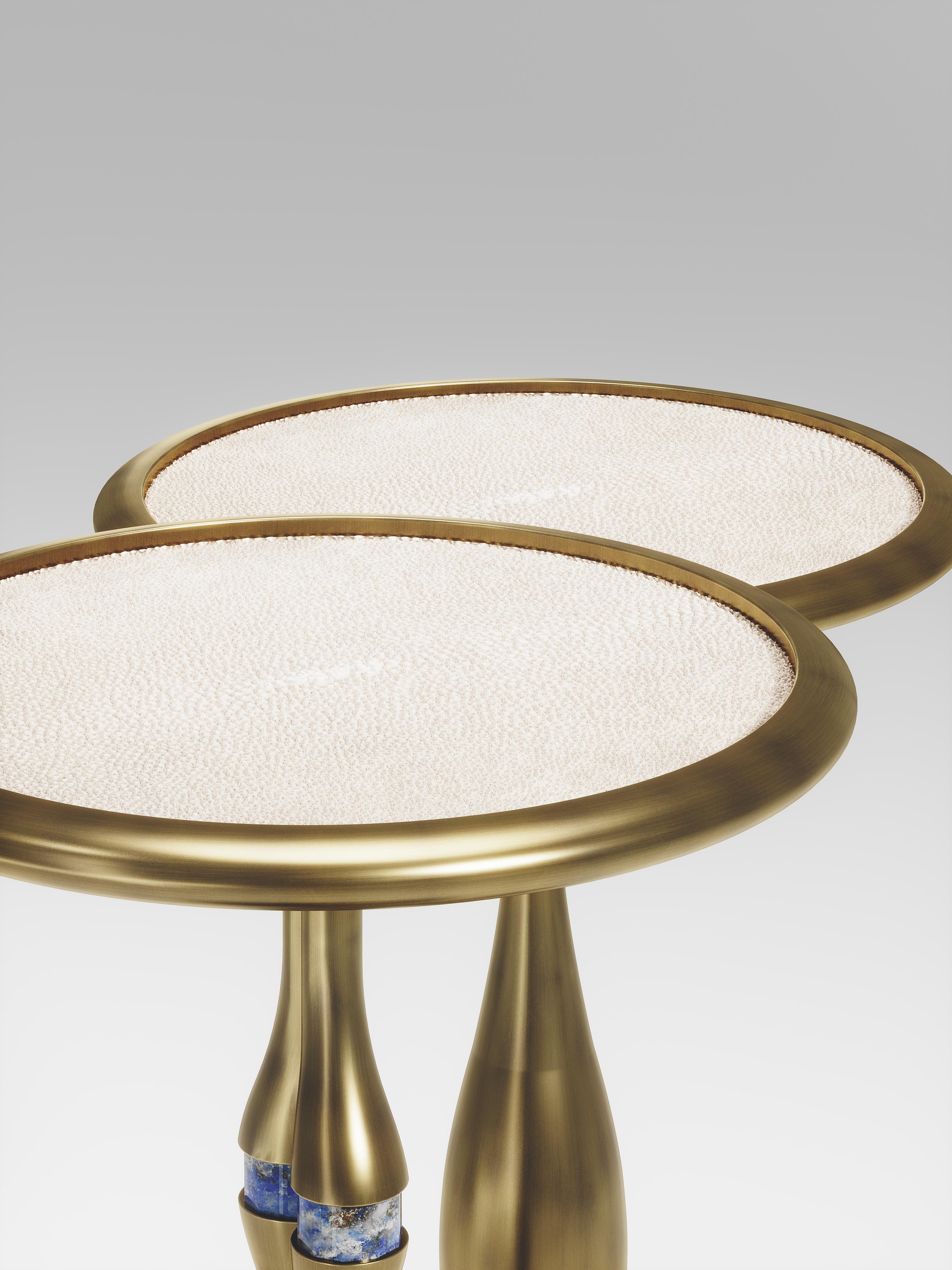 Stapeltische aus Chagrinleder mit Bronze-Patina-Messingdetails von R&Y Augousti im Zustand „Neu“ im Angebot in New York, NY
